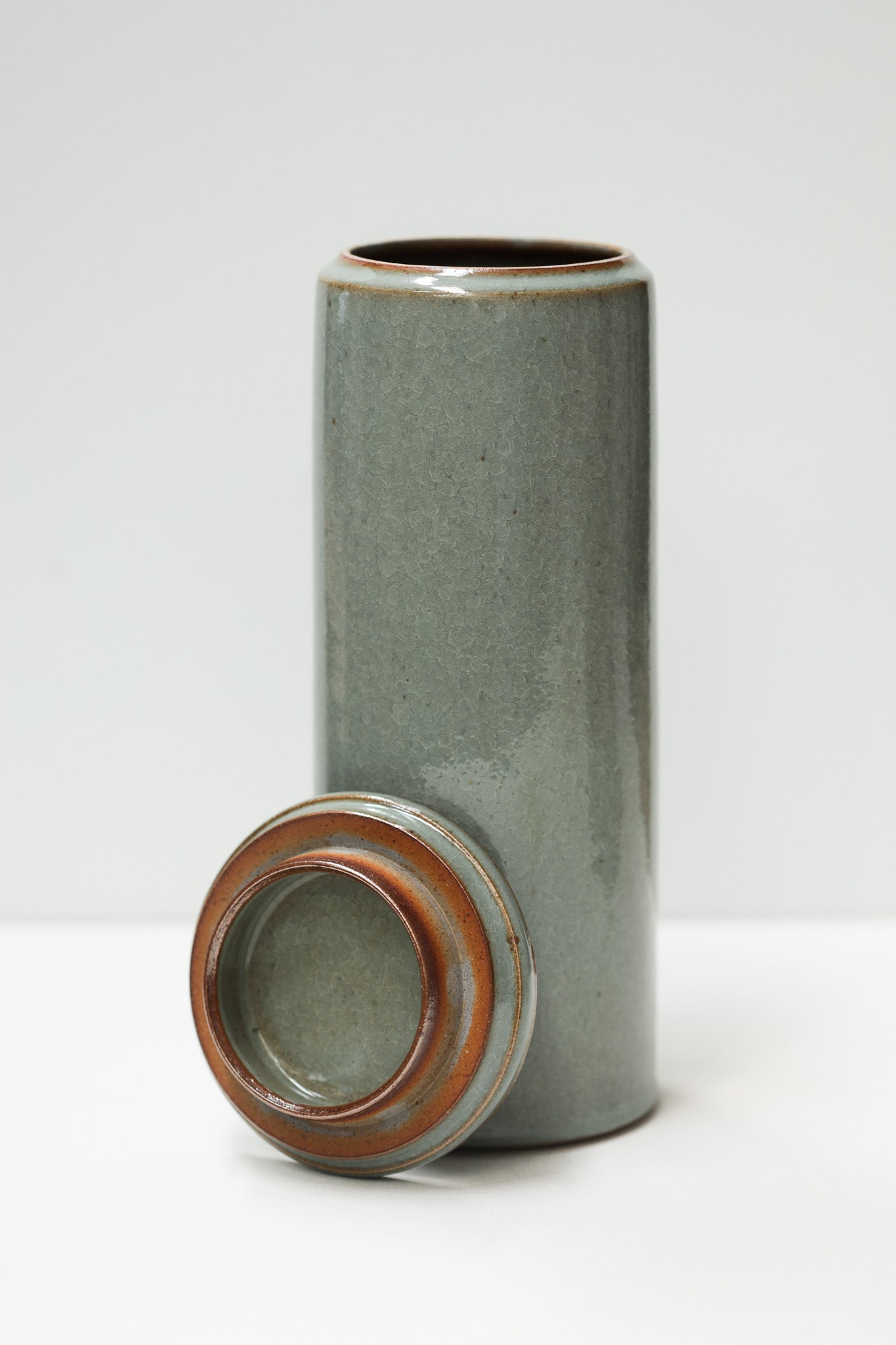 Florian Gadsby: Jar with Stepped Lid