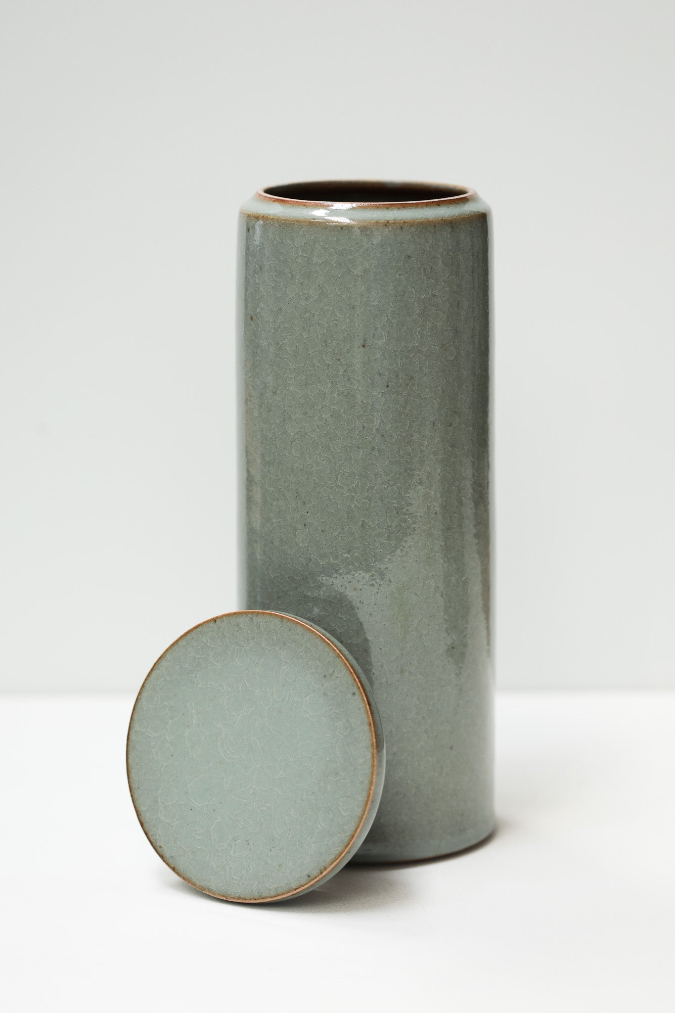 Florian Gadsby: Jar with Stepped Lid