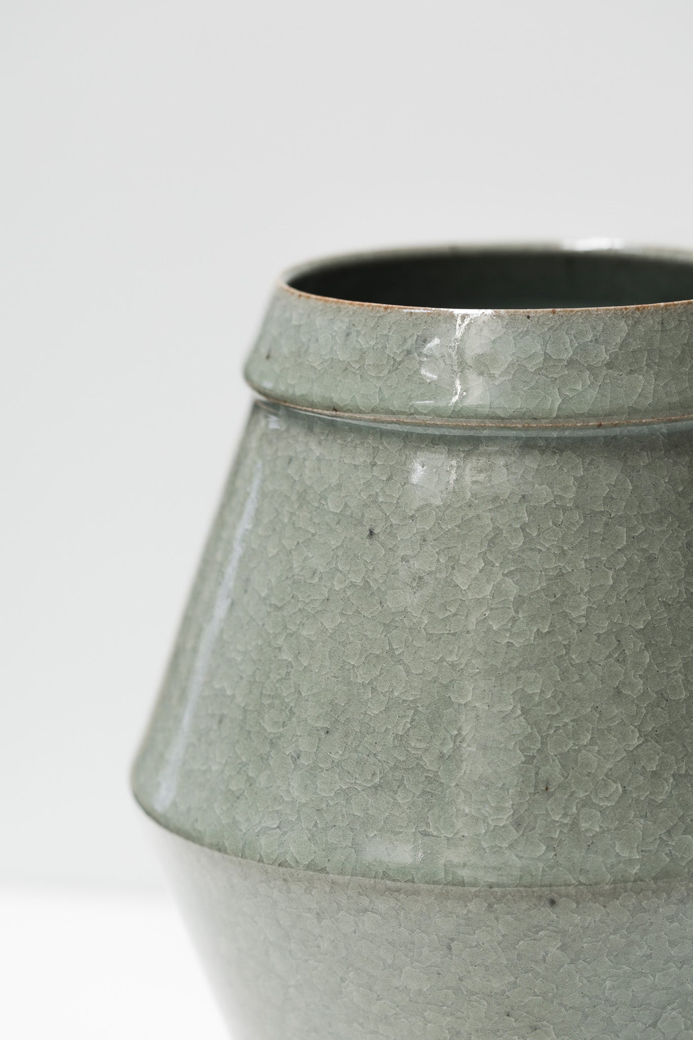 Florian Gadsby: Angular Vase