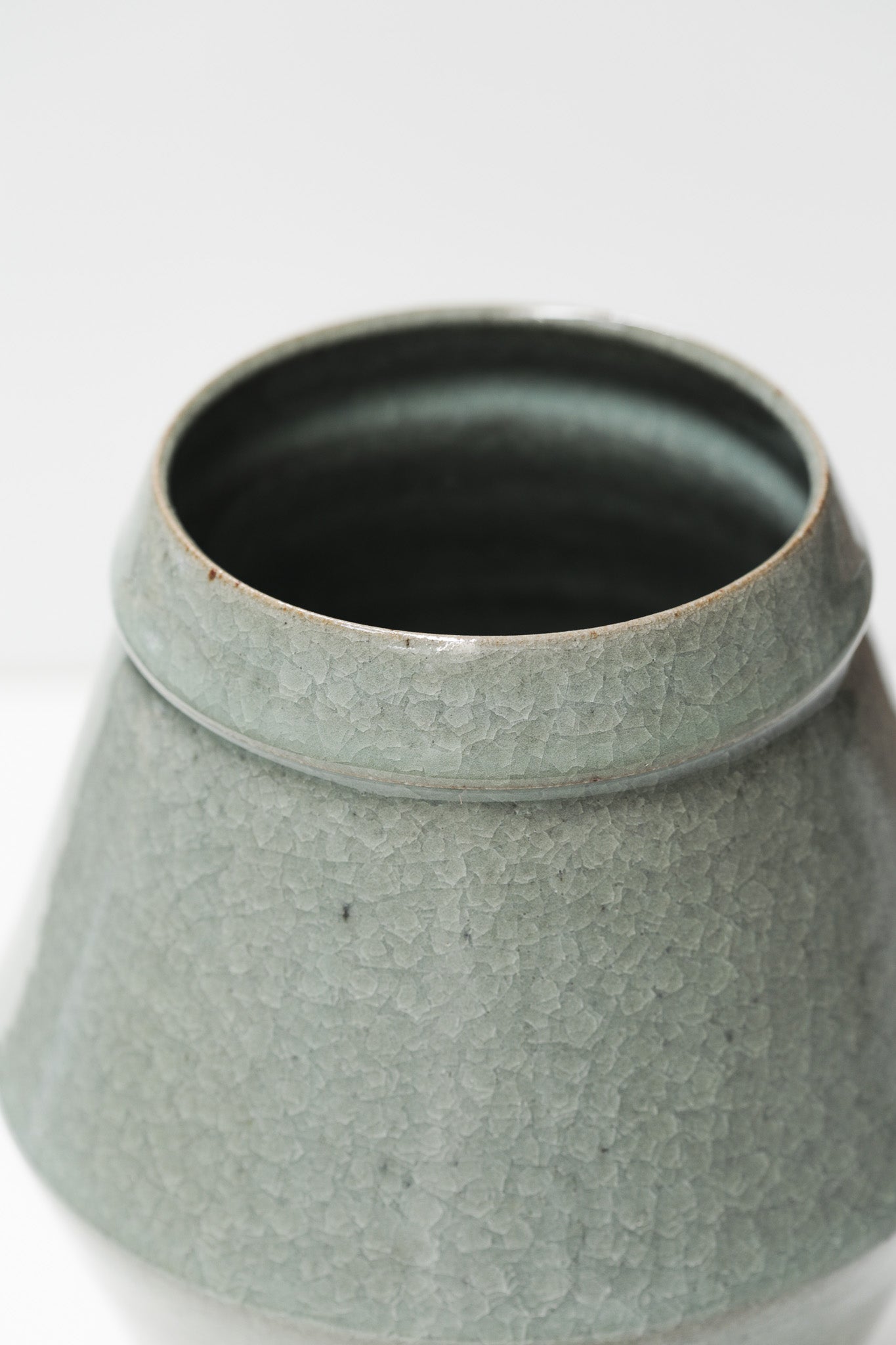 Florian Gadsby: Angular Vase