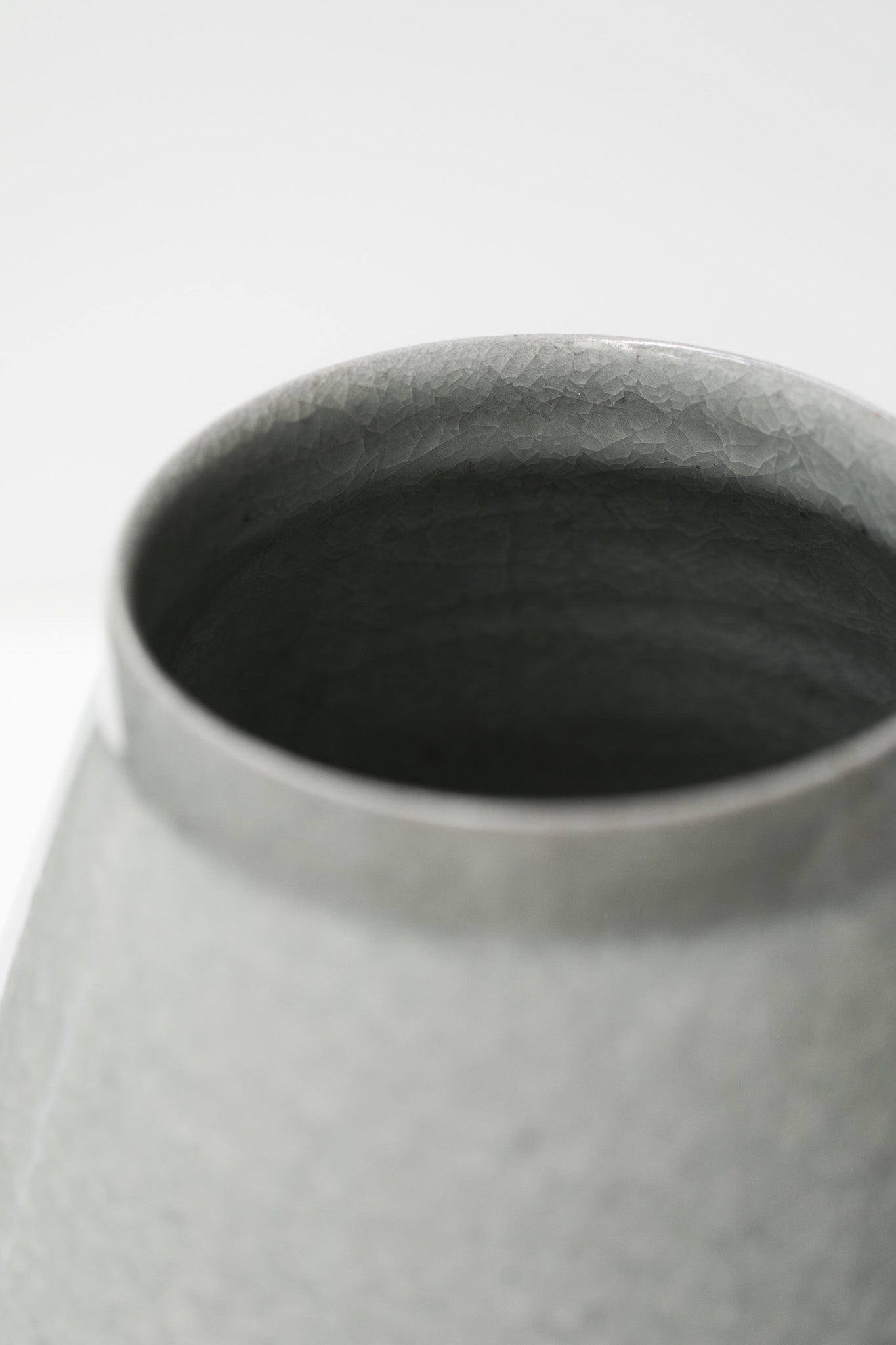 Florian Gadsby: Angular Vase
