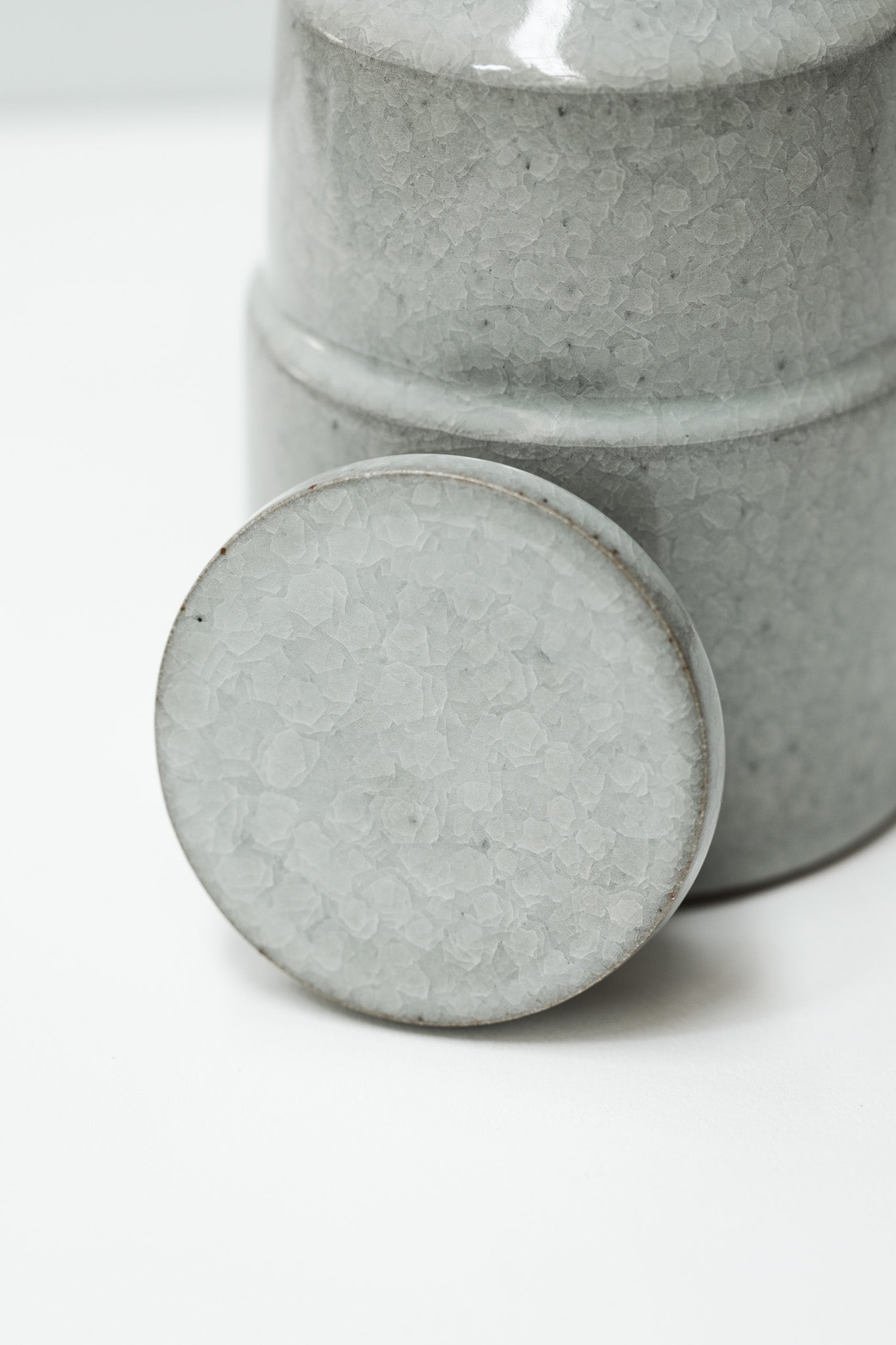 Florian Gadsby: Stepped Lidded Urn