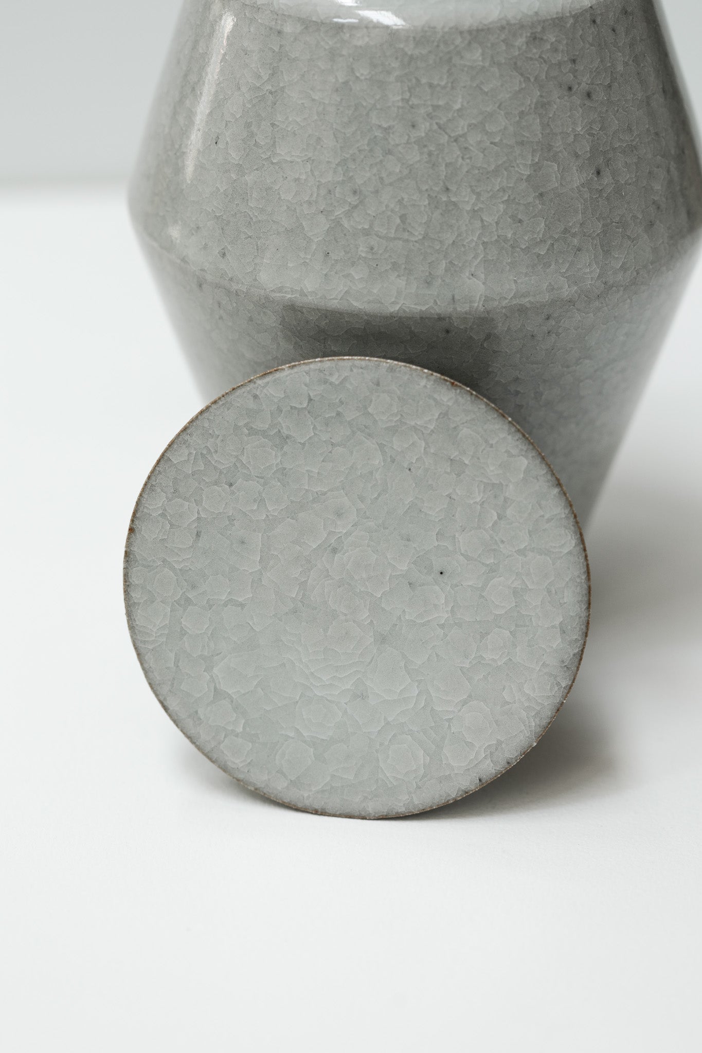 Florian Gadsby: Angular Lidded Urn