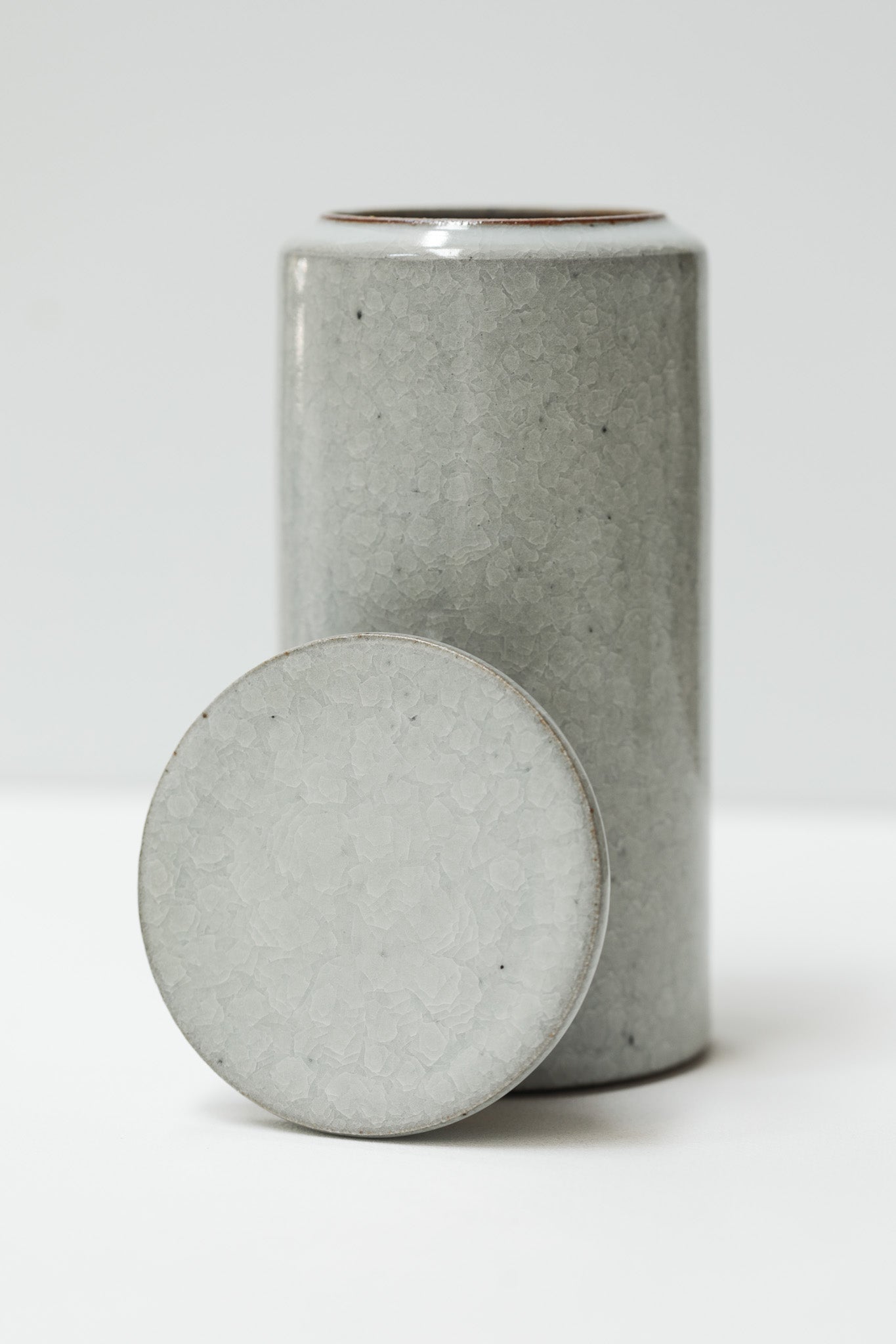 Florian Gadsby: Cylindrical Urn with Stepped Lid