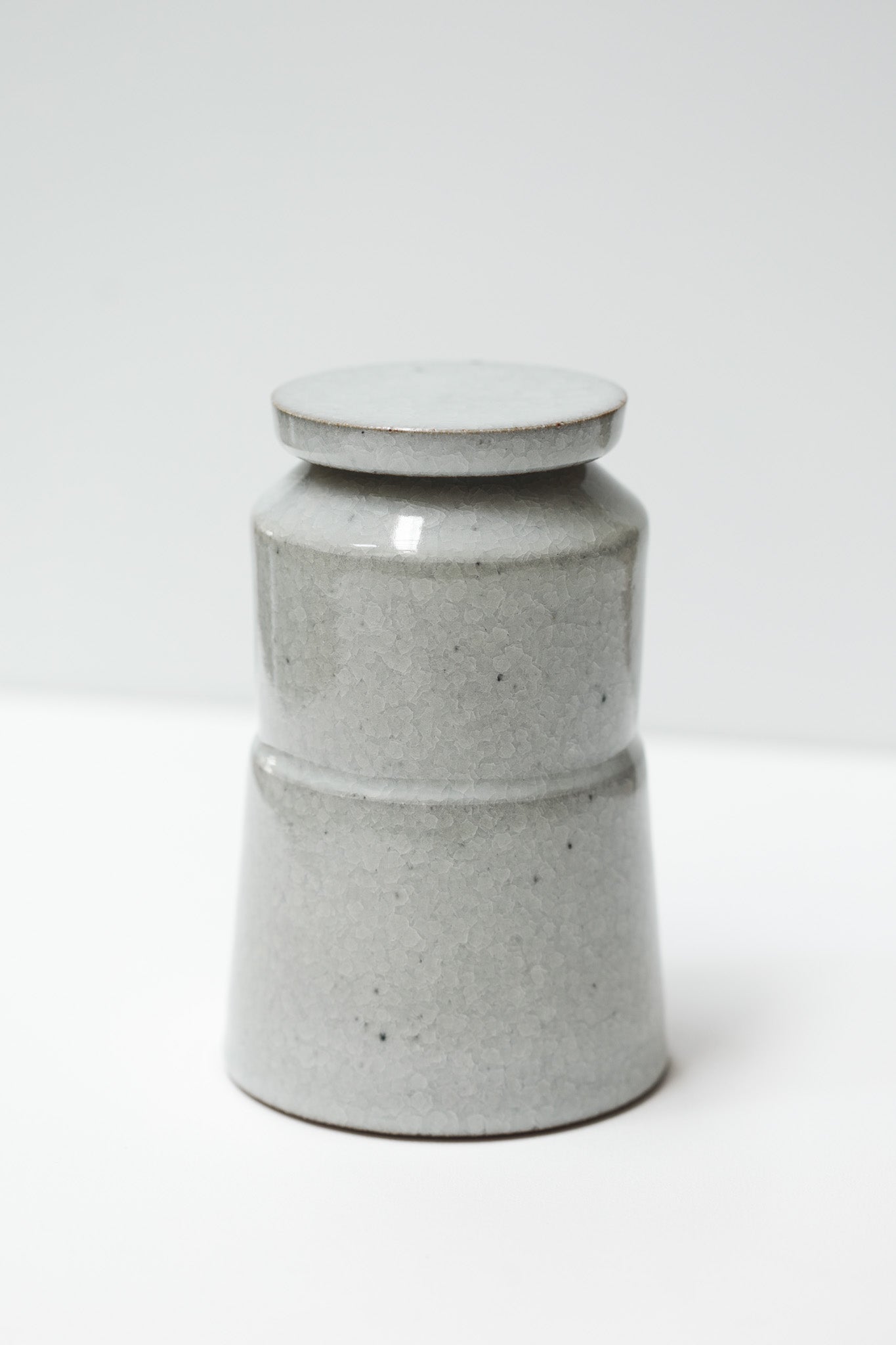 Florian Gadsby: Stepped Lidded Urn