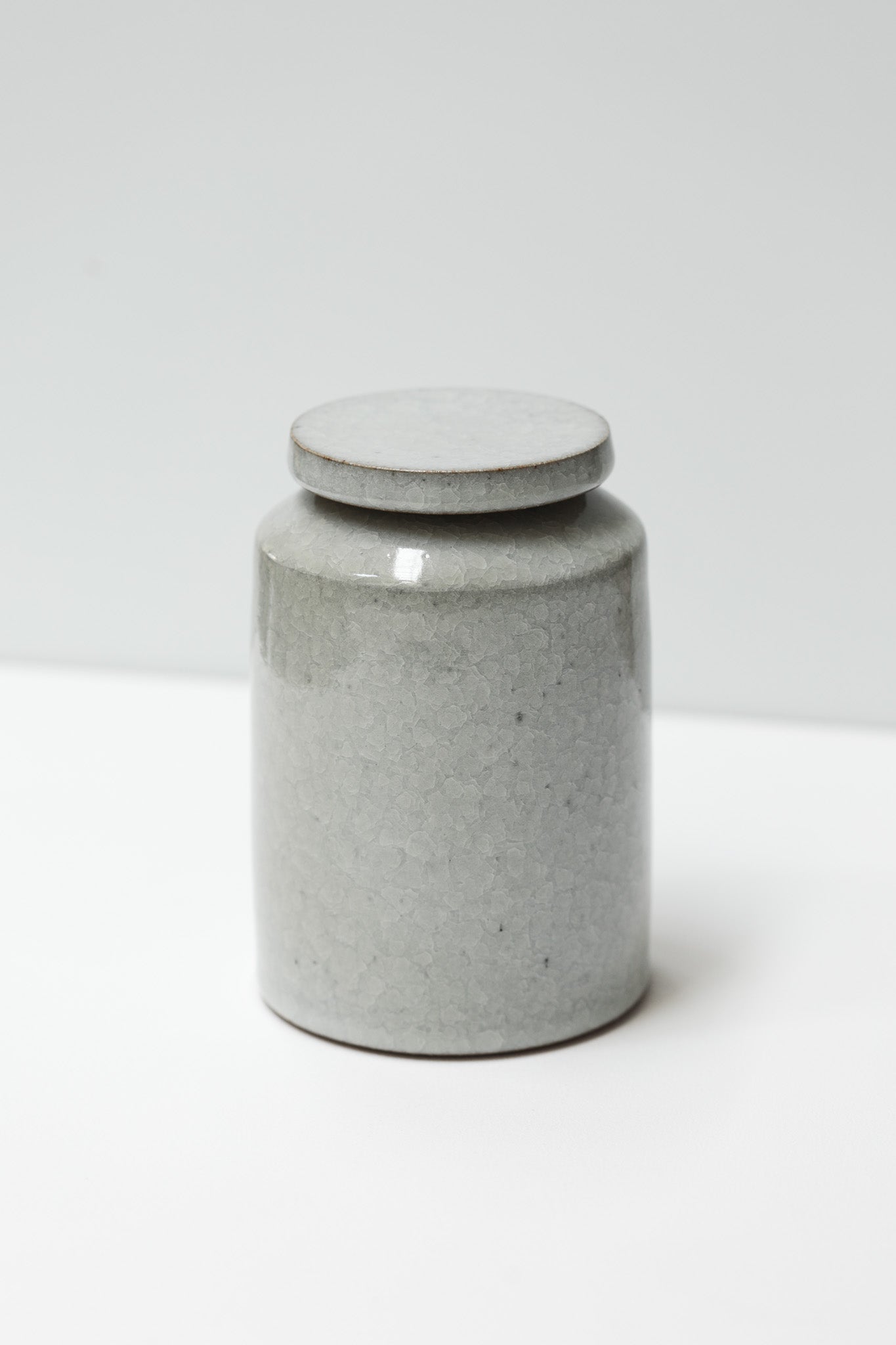 Florian Gadsby: Cylindrical Lidded Urn