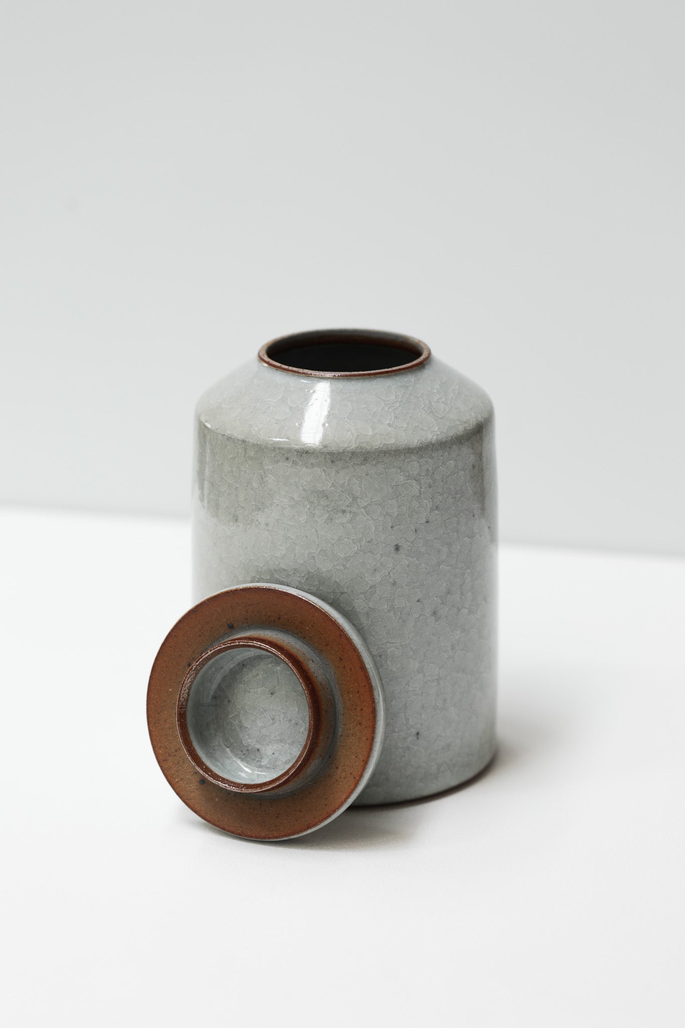 Florian Gadsby: Cylindrical Lidded Urn