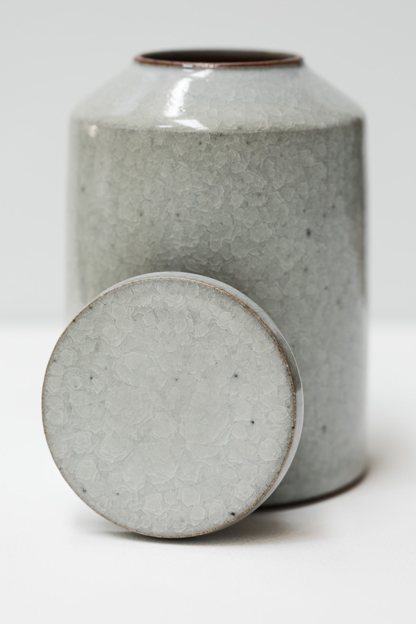 Florian Gadsby: Cylindrical Lidded Urn