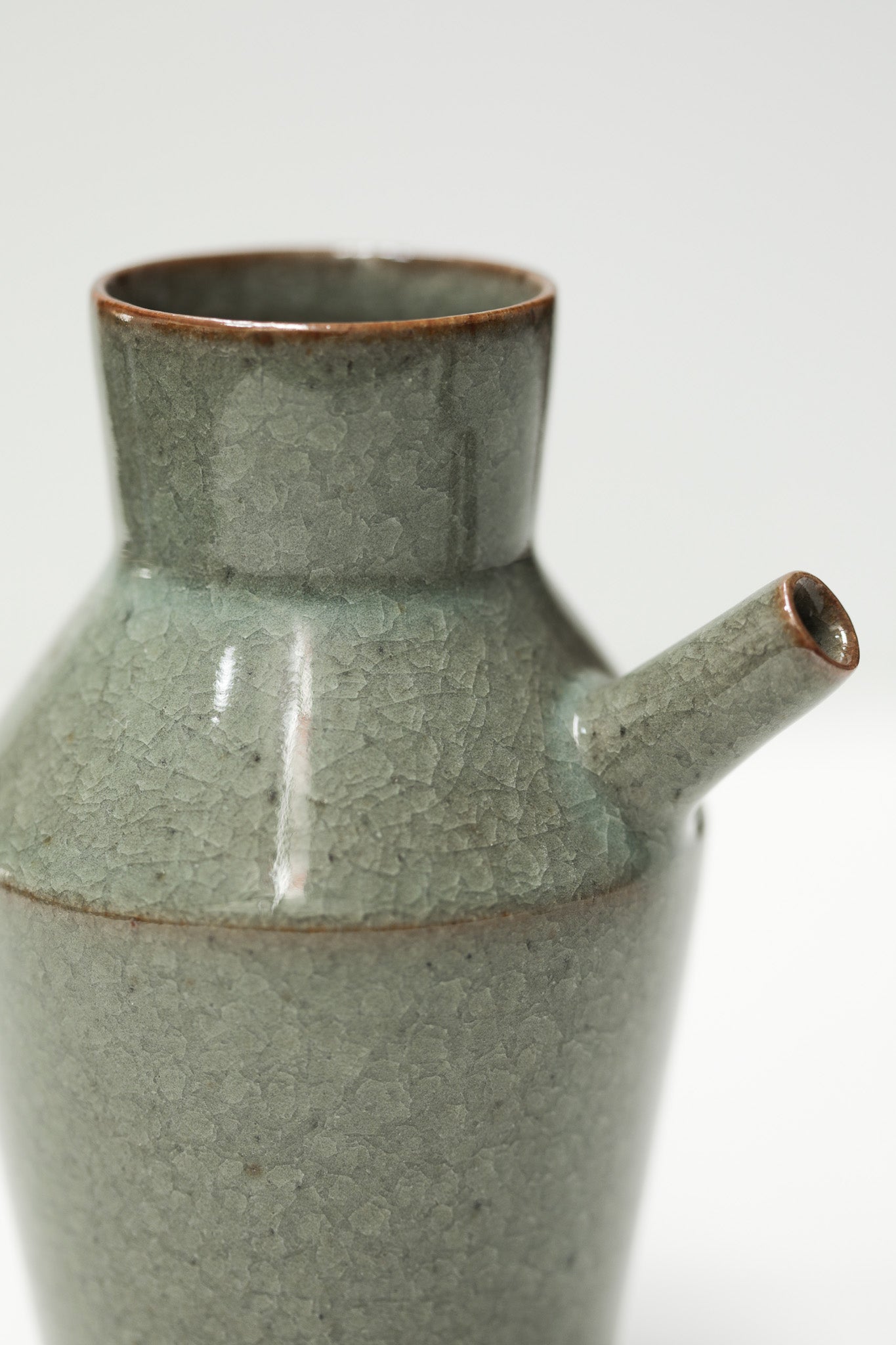 Florian Gadsby: Pourer with Matching Cups
