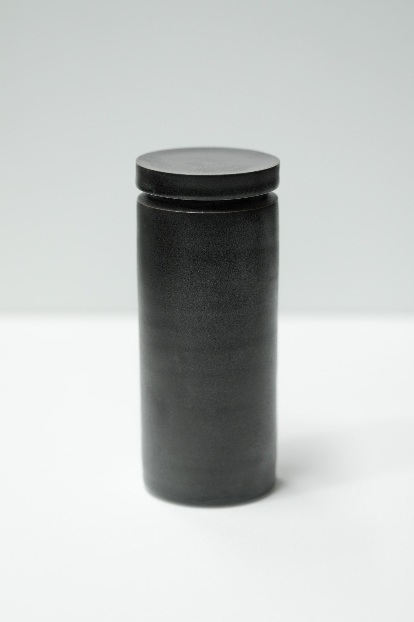 Florian Gadsby: Tall Lidded Jar
