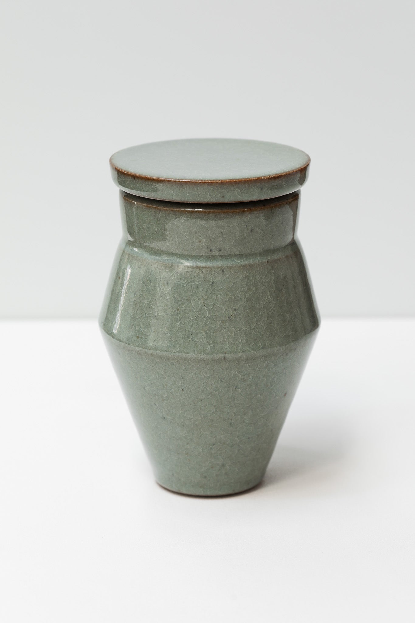 Florian Gadsby: Angular Stepped Lidded Jar