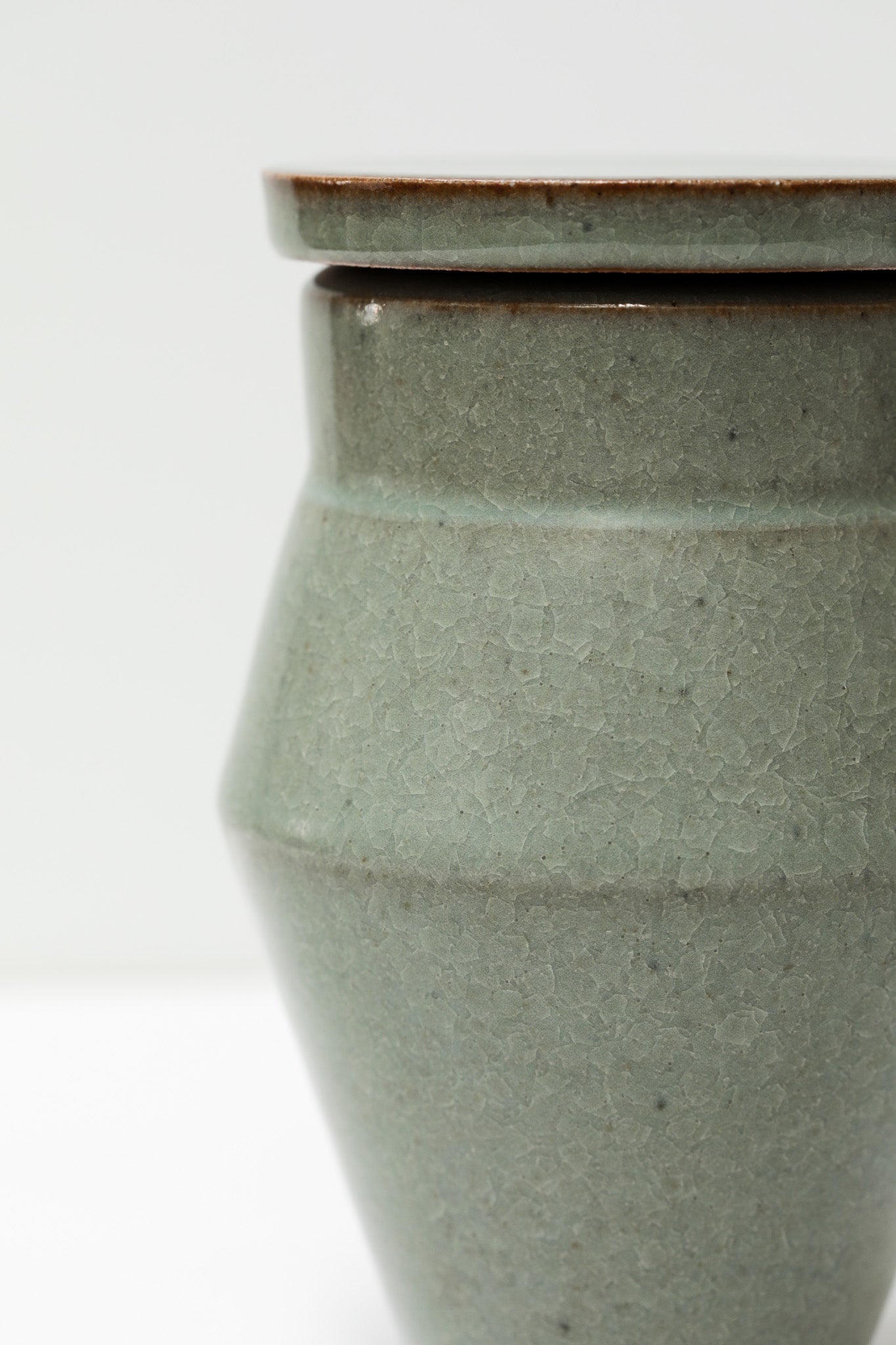 Florian Gadsby: Angular Stepped Lidded Jar
