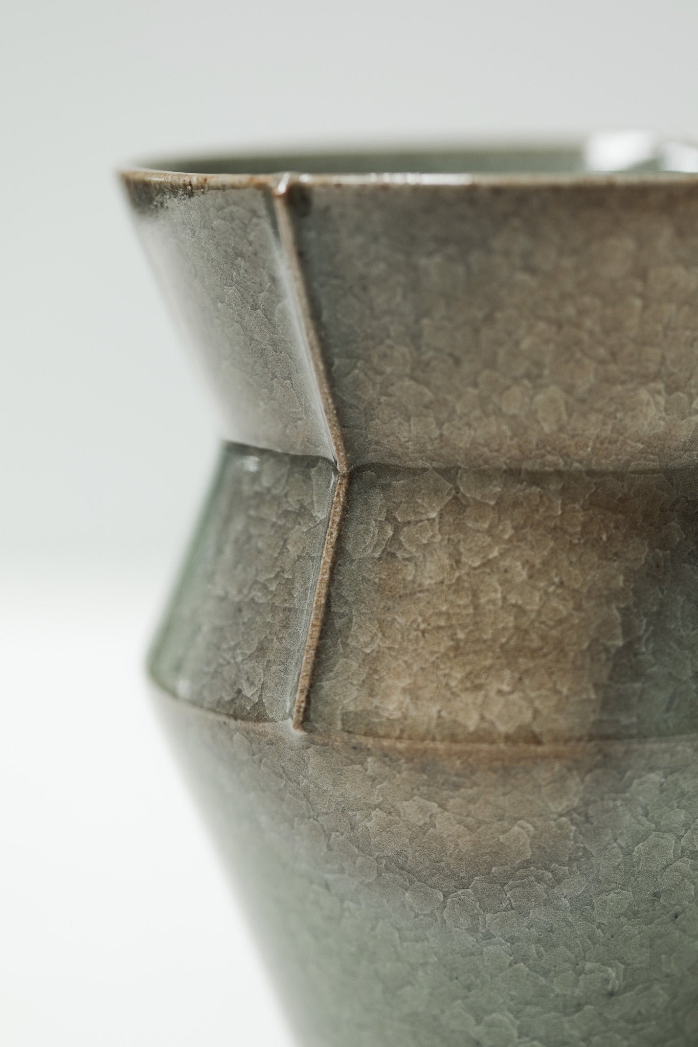 Florian Gadsby: Lined Vase