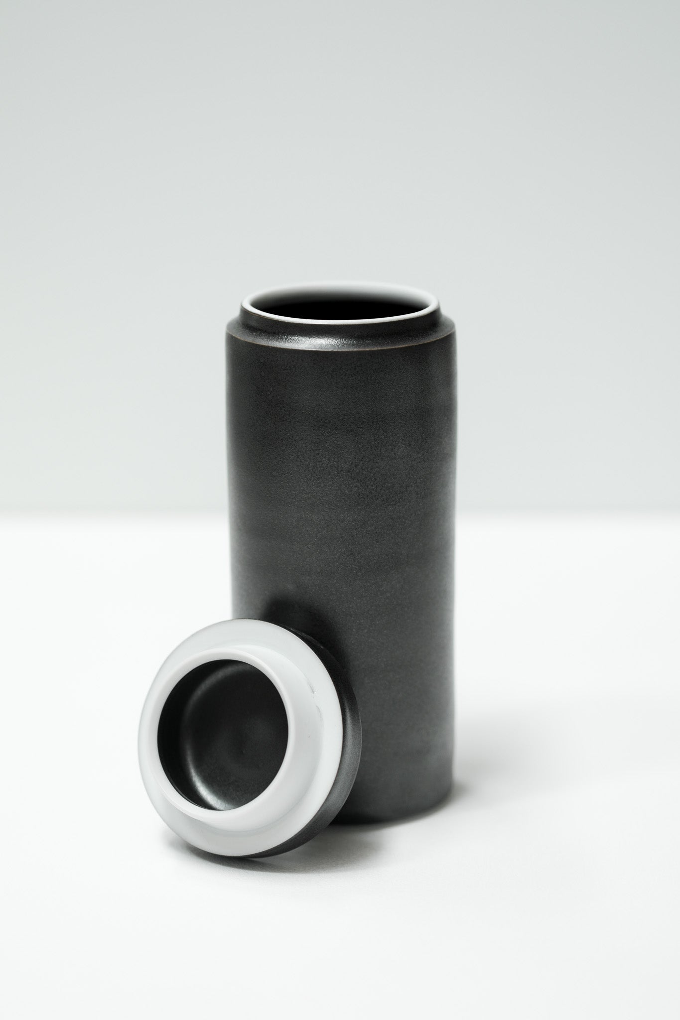 Florian Gadsby: Tall Lidded Jar