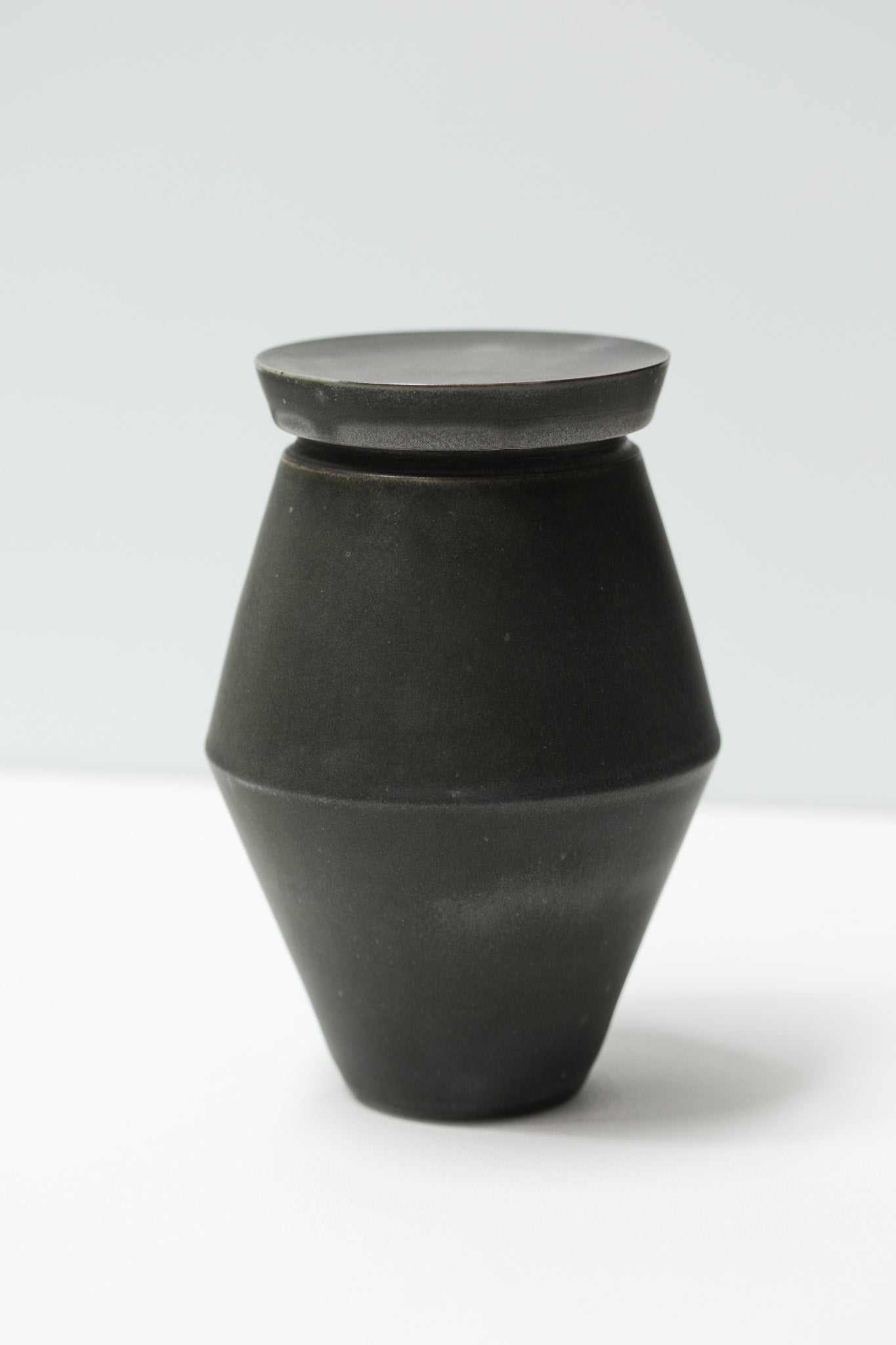 Florian Gadsby: Angular Lidded Urn