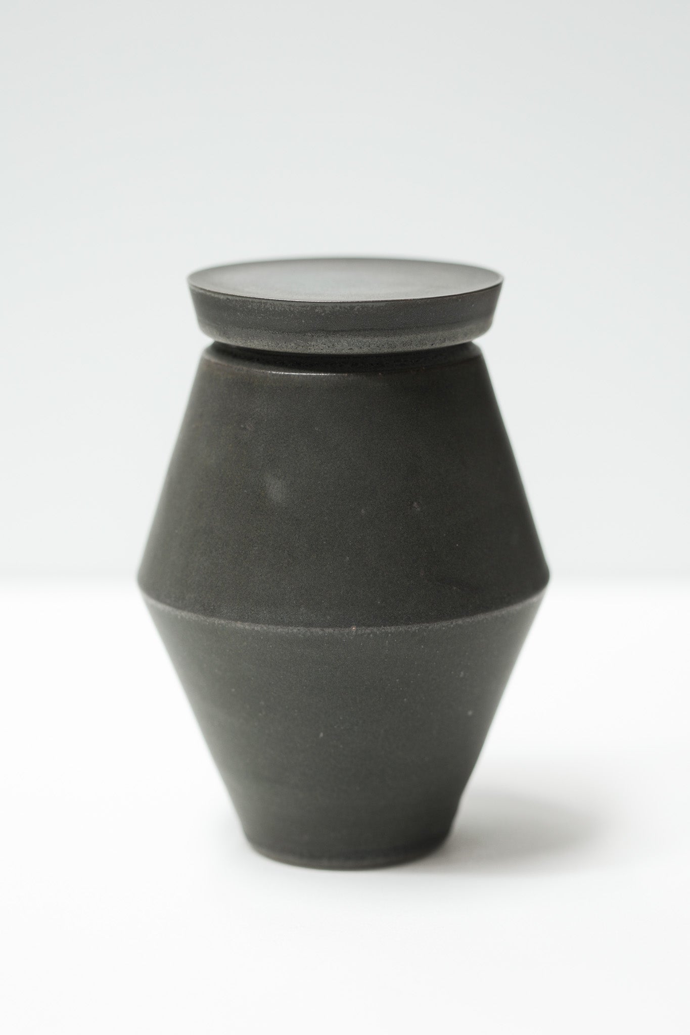Florian Gadsby: Angular Lidded Urn