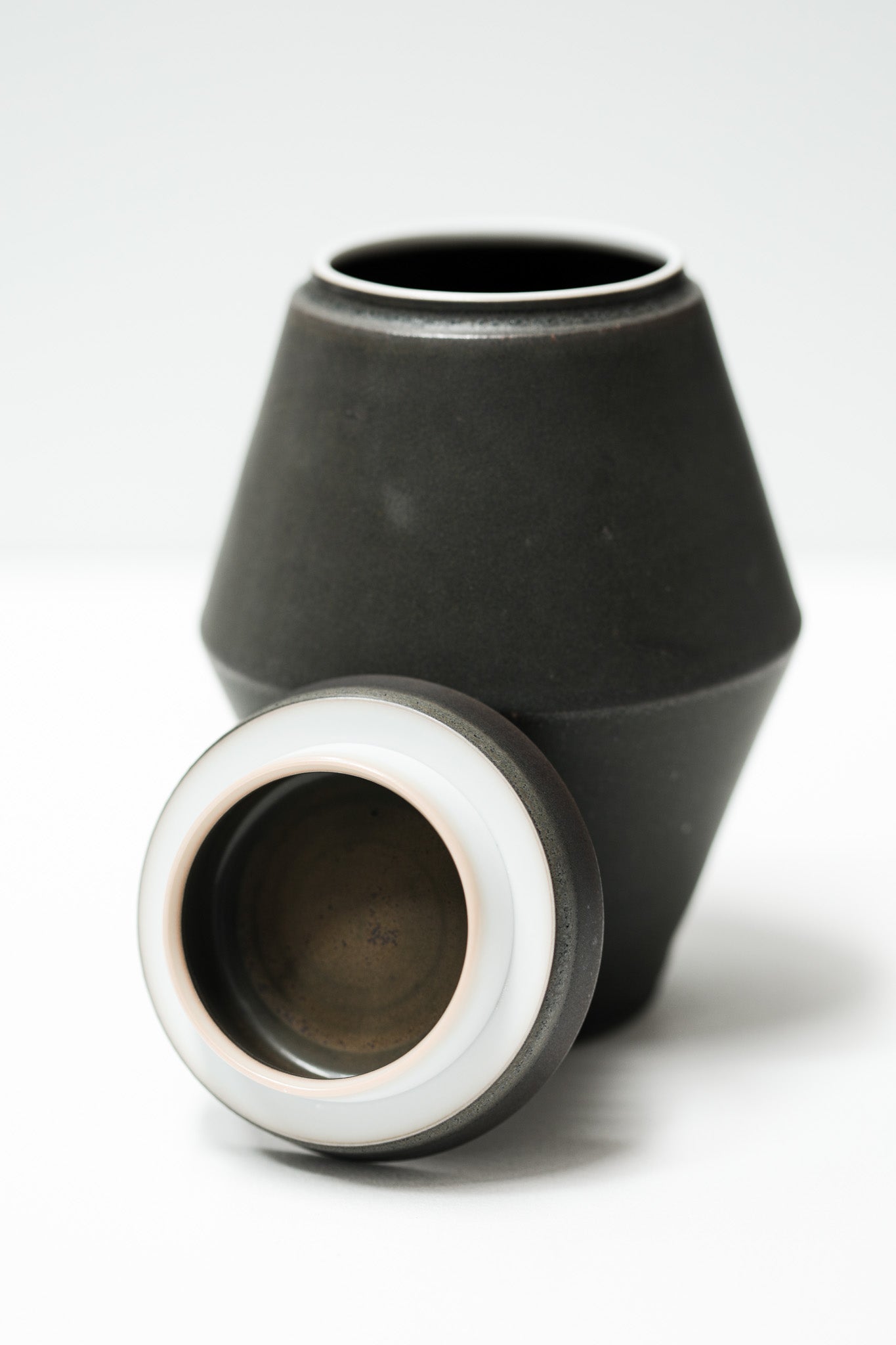 Florian Gadsby: Angular Lidded Urn
