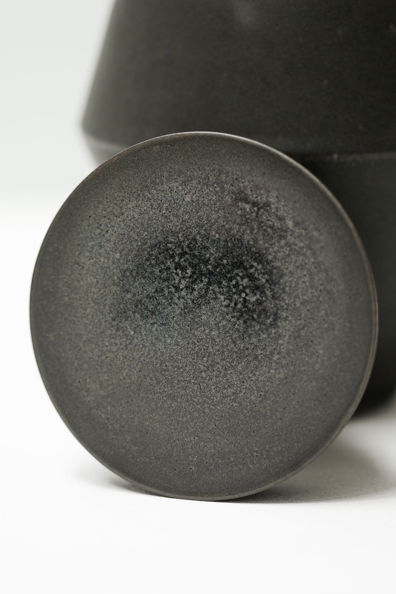 Florian Gadsby: Angular Lidded Urn