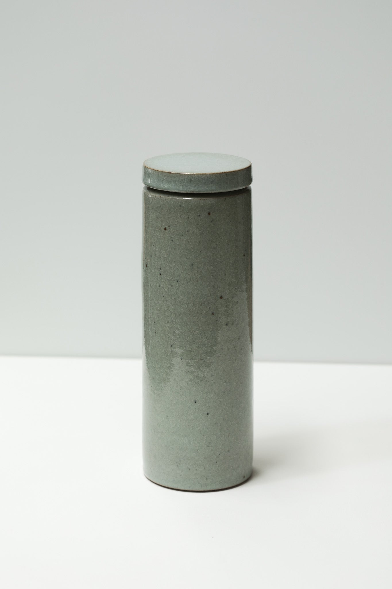 Florian Gadsby: Tall Cylindrical Lidded Jar
