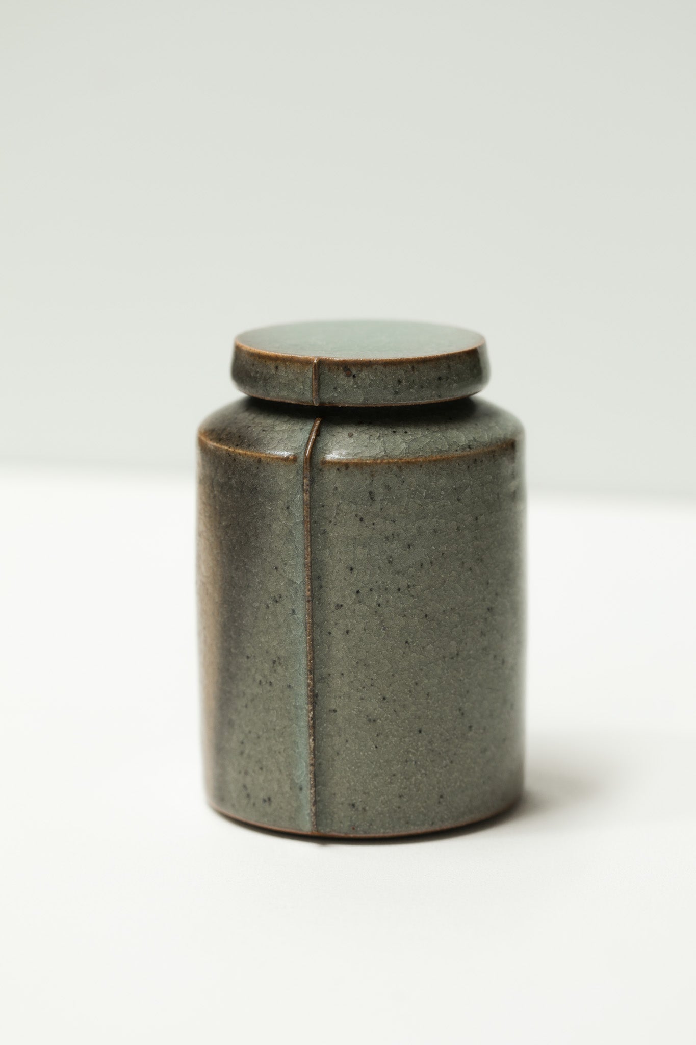 Florian Gadsby: Lined Lidded Jar