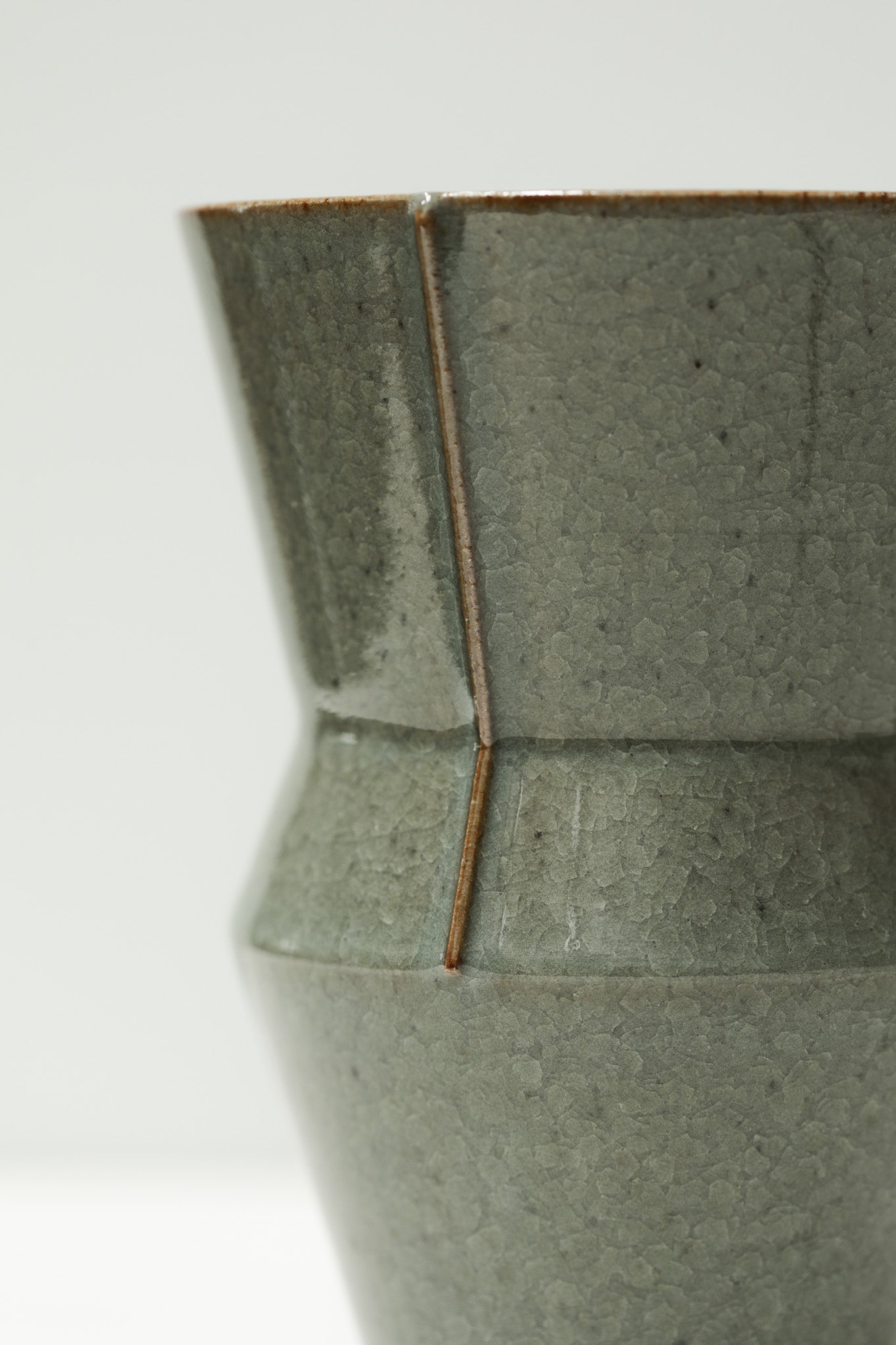 Florian Gadsby: Lined Vase