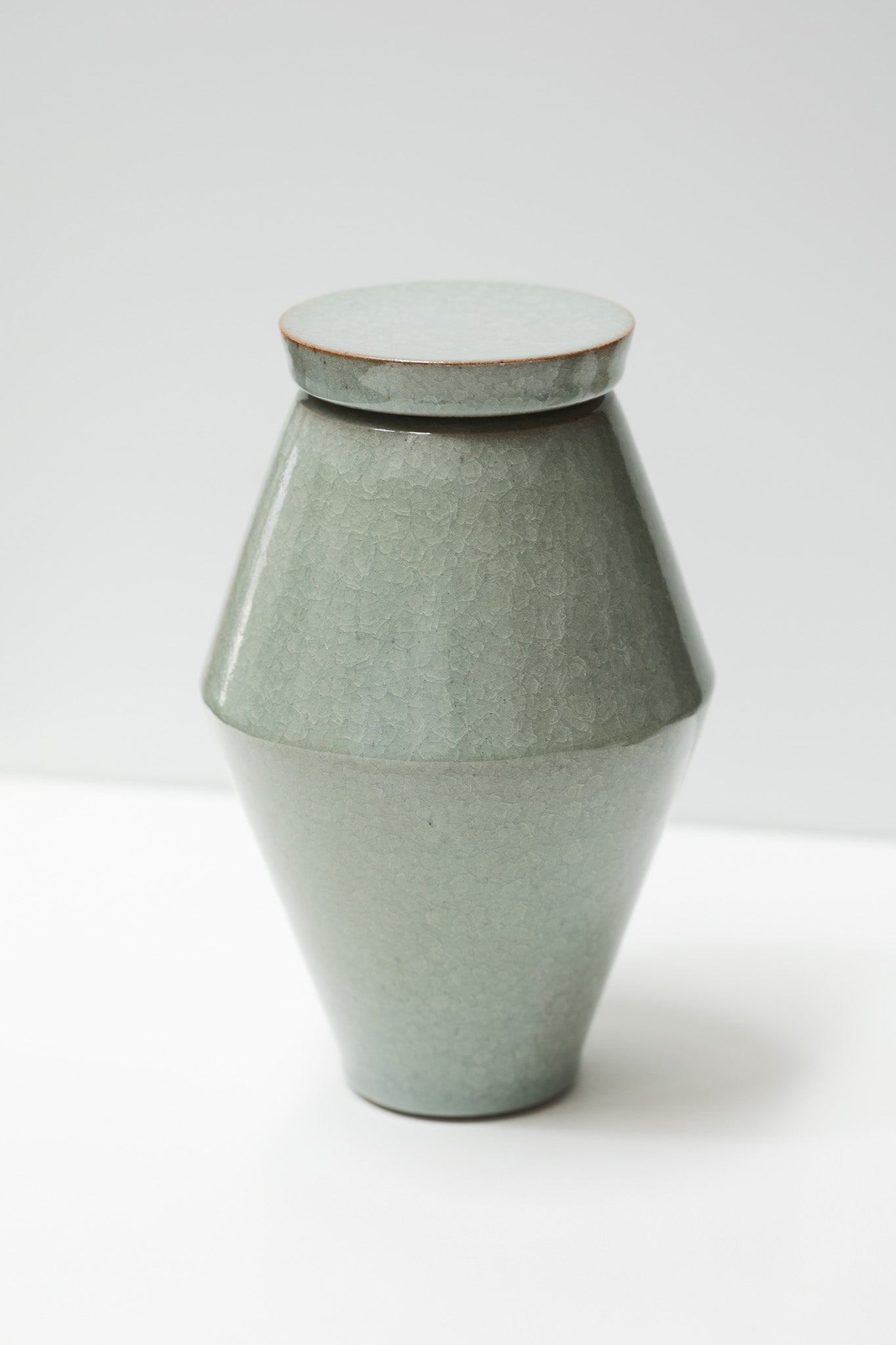 Florian Gadsby: Angular Lidded Urn