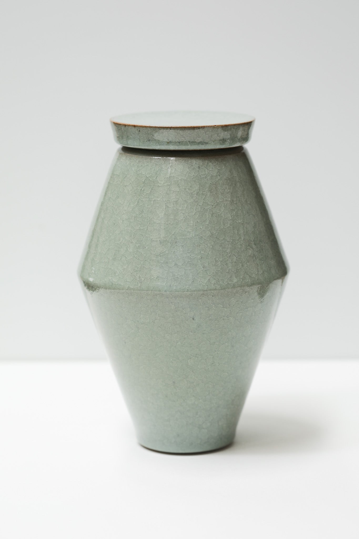 Florian Gadsby: Angular Lidded Urn