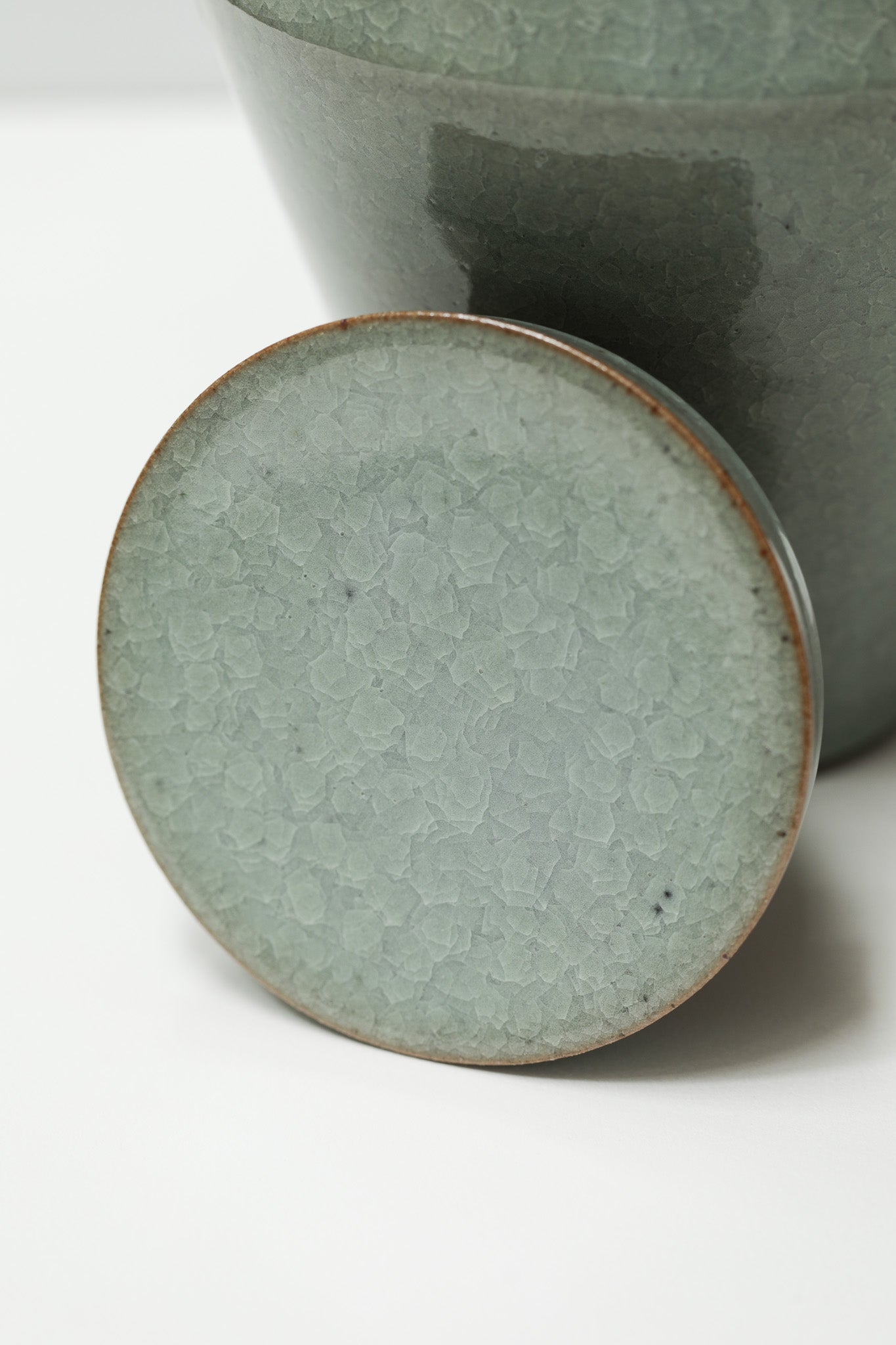 Florian Gadsby: Angular Lidded Urn