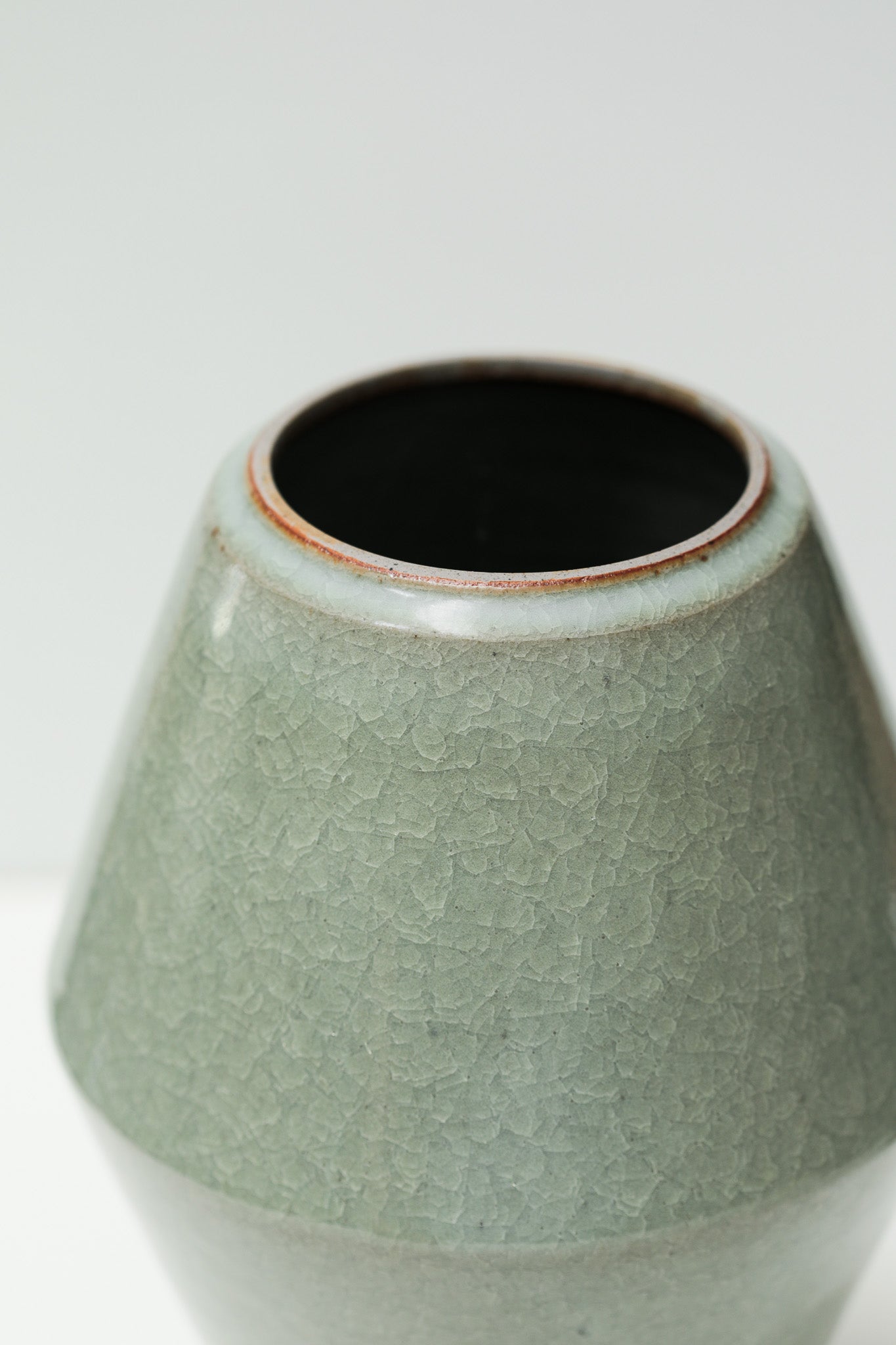 Florian Gadsby: Angular Lidded Urn