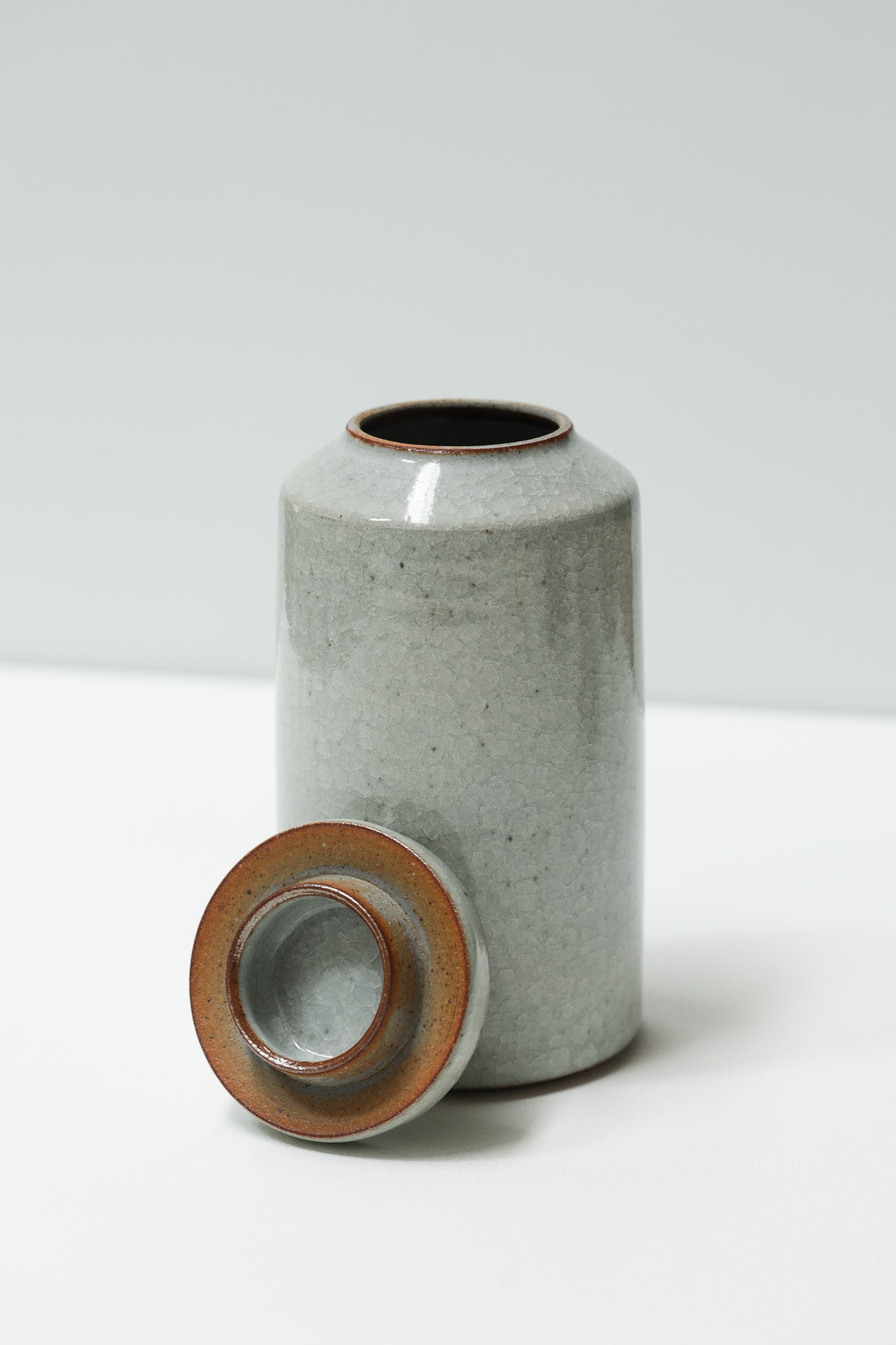 Florian Gadsby: Angular Lidded Urn