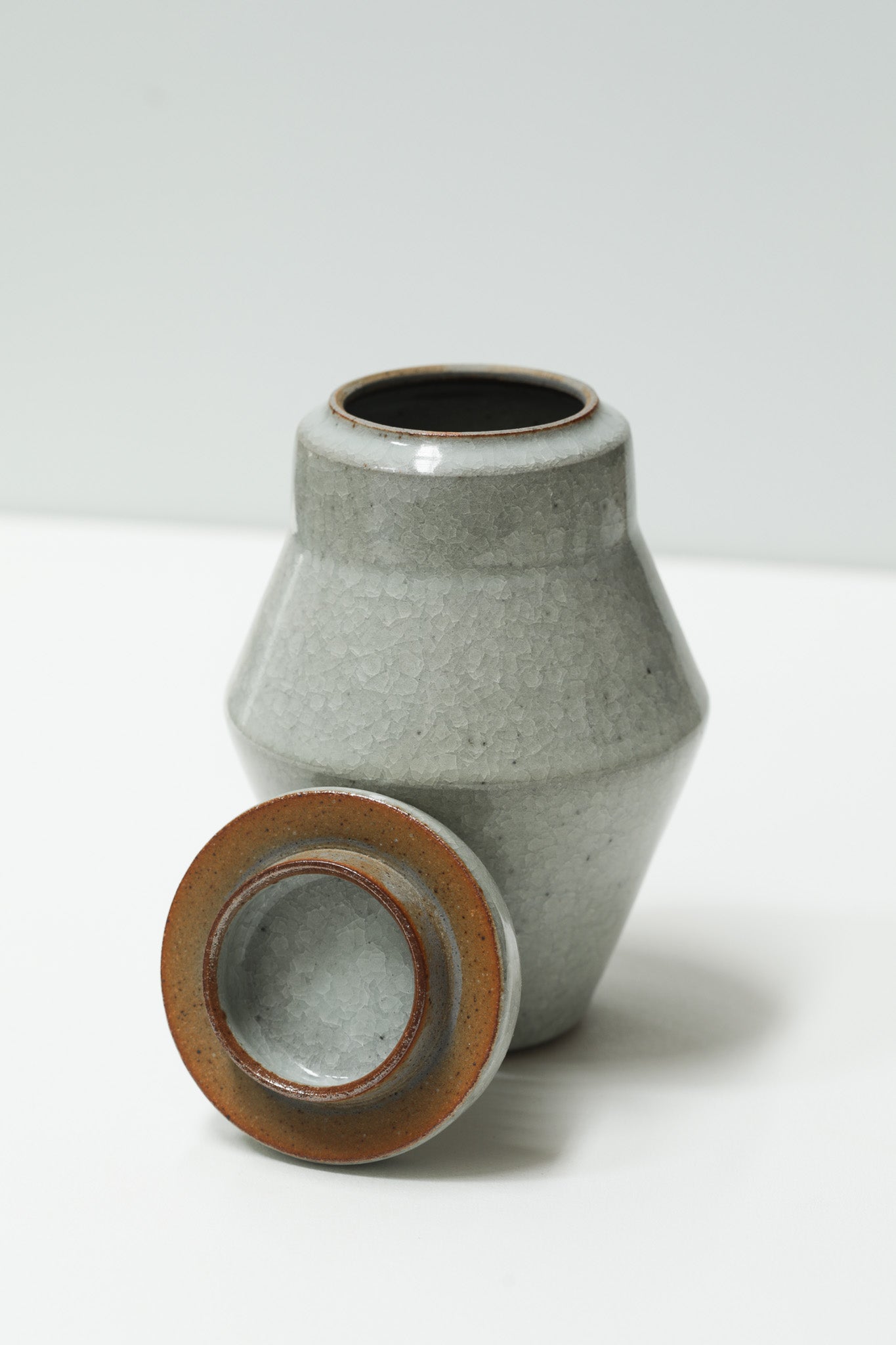 Florian Gadsby: Angular Lidded Urn