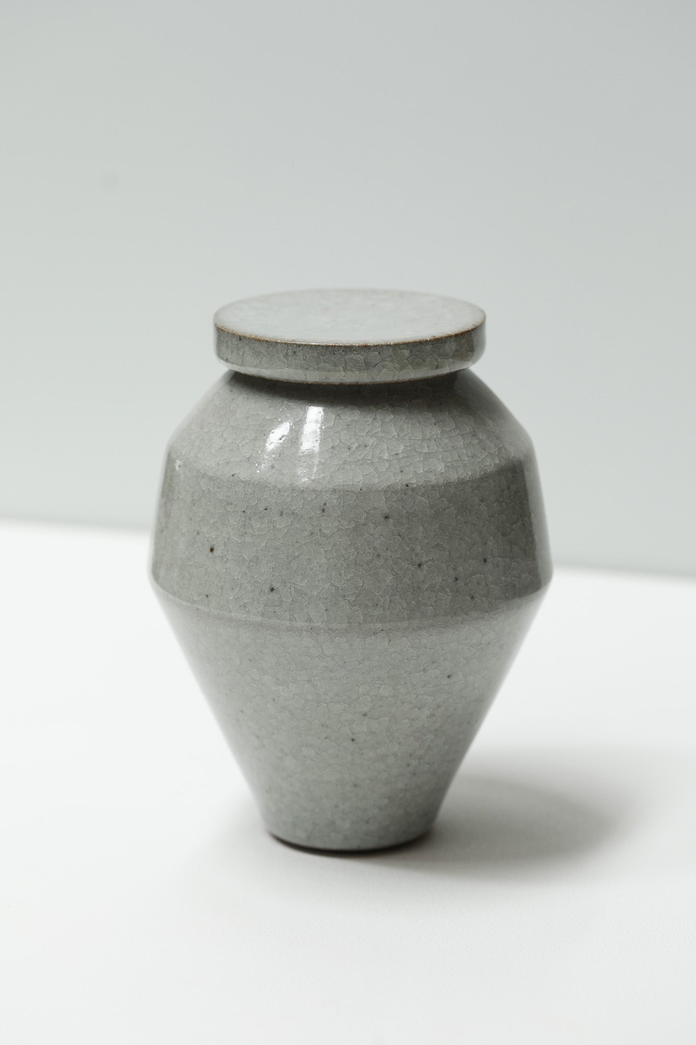Florian Gadsby: Angular Lidded Urn
