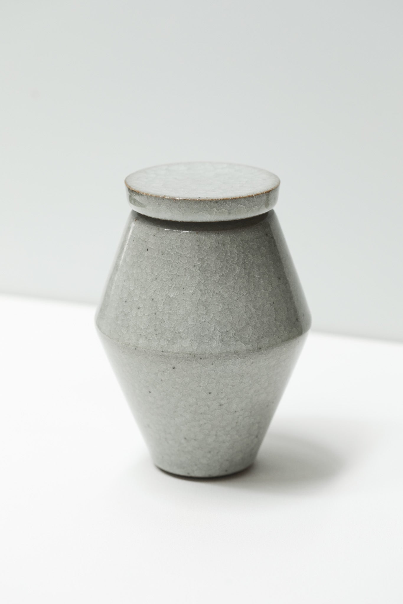 Florian Gadsby: Angular Lidded Urn