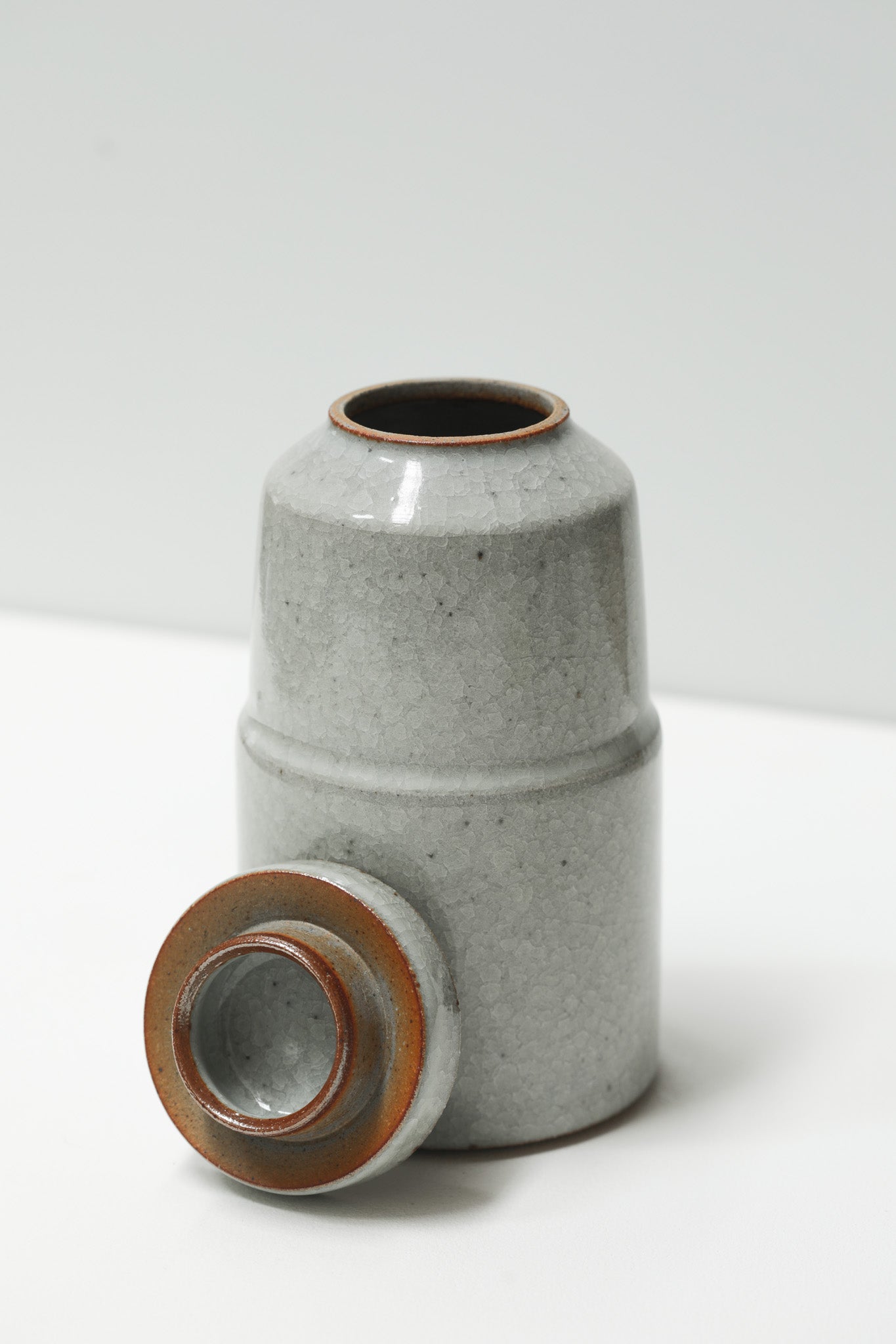 Florian Gadsby: Angular Lidded Urn