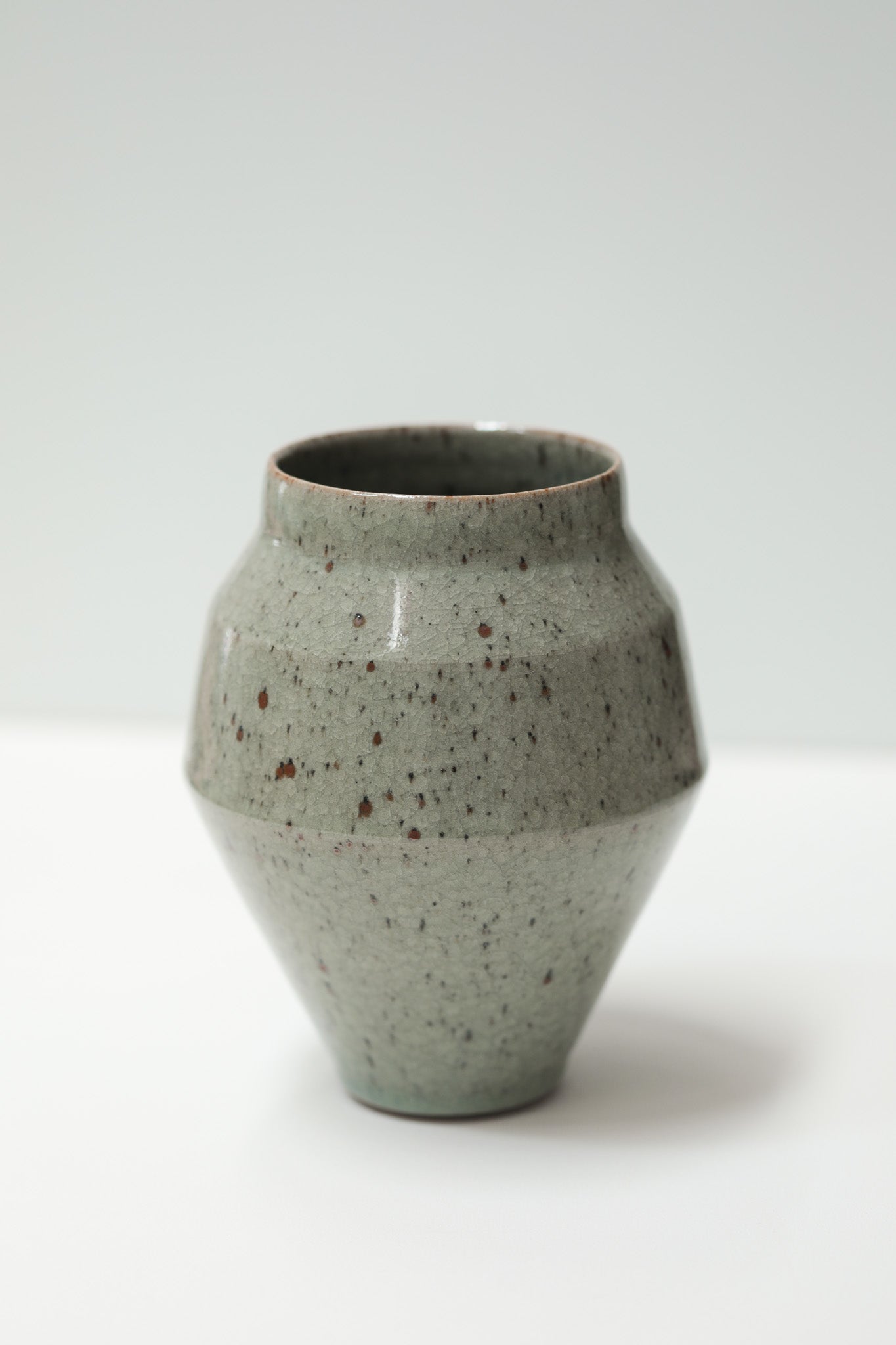 Florian Gadsby: Angular Vase