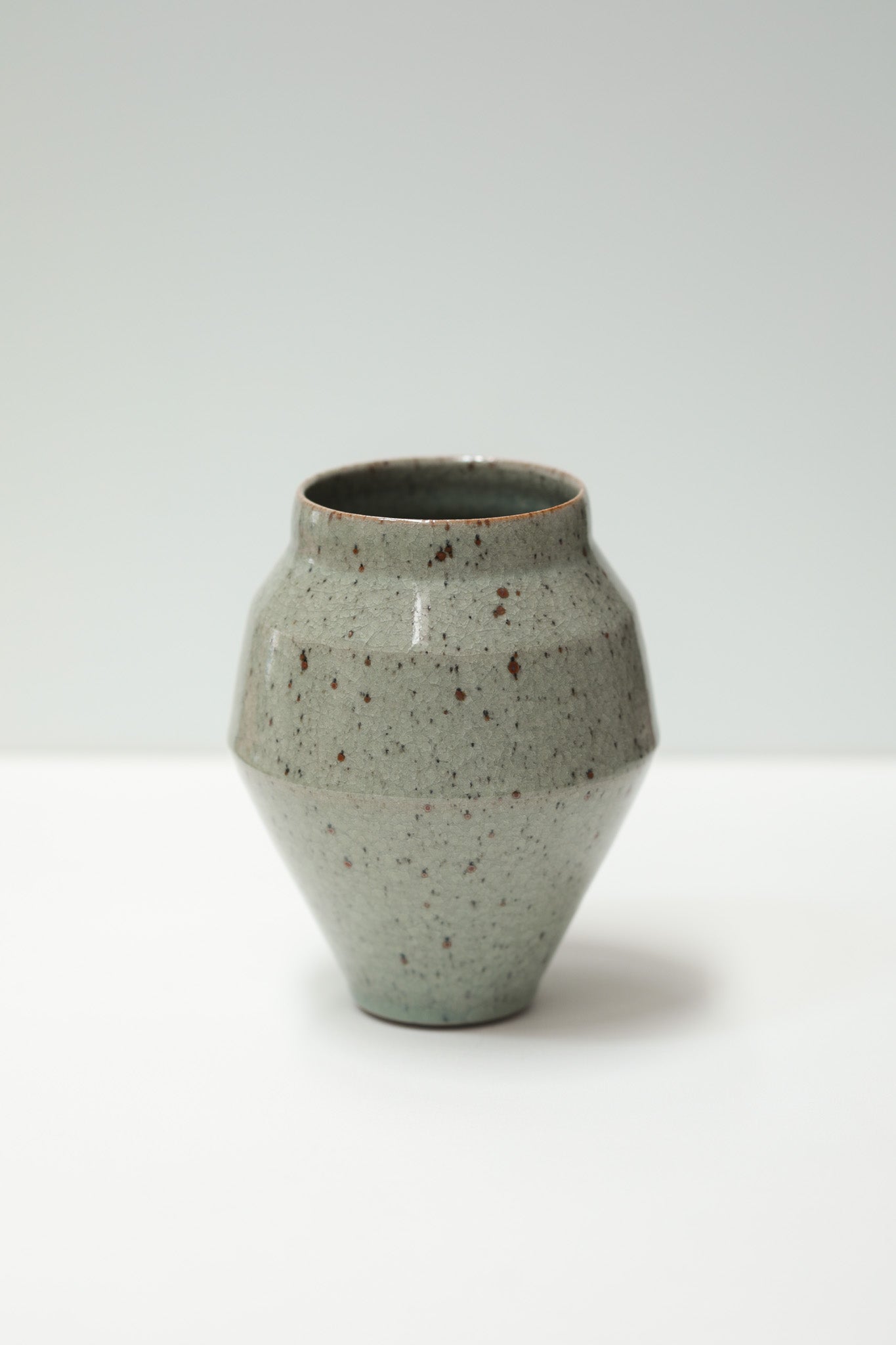 Florian Gadsby: Angular Vase