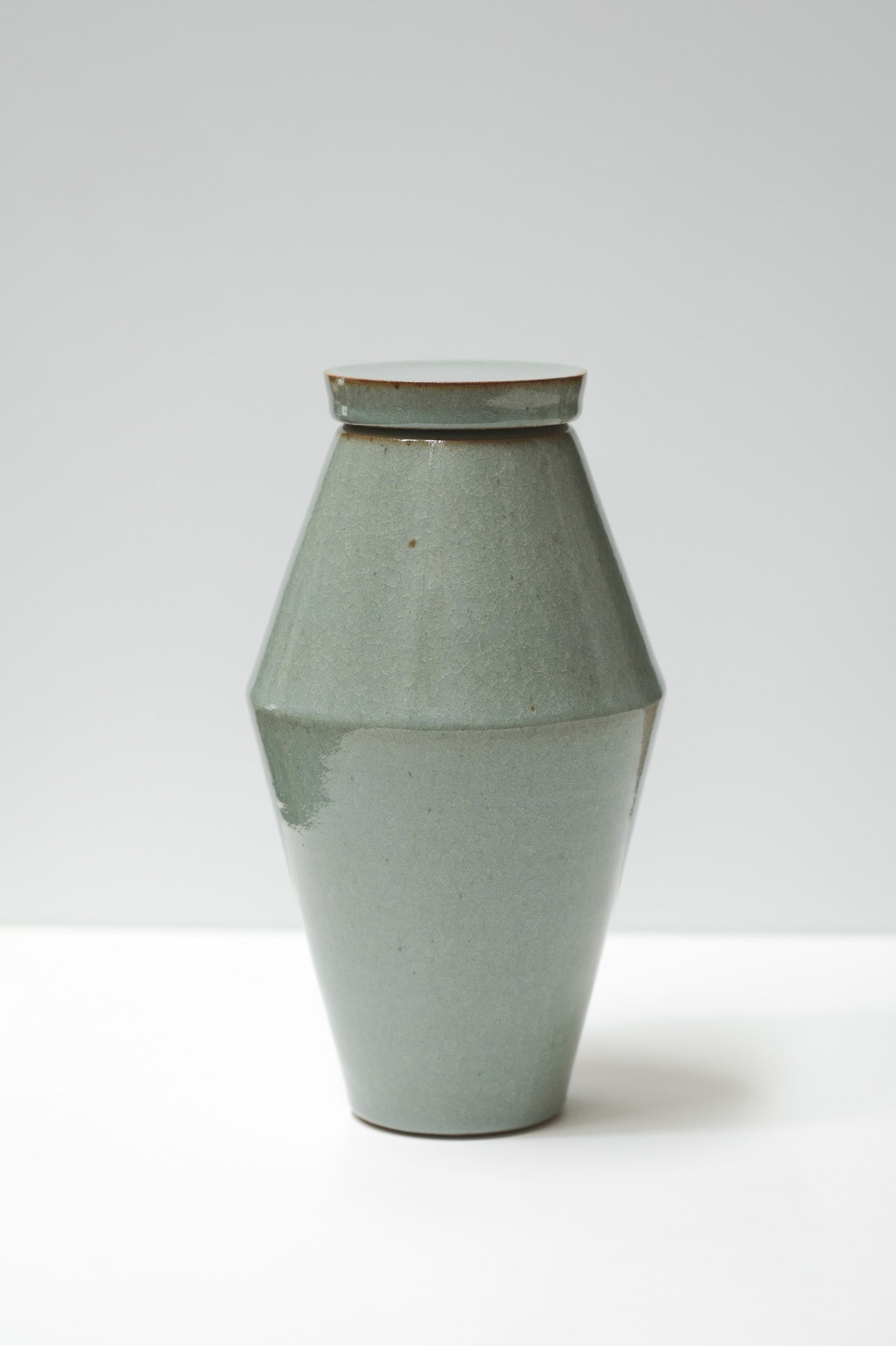 Florian Gadsby: Tall Angular Lidded Jar
