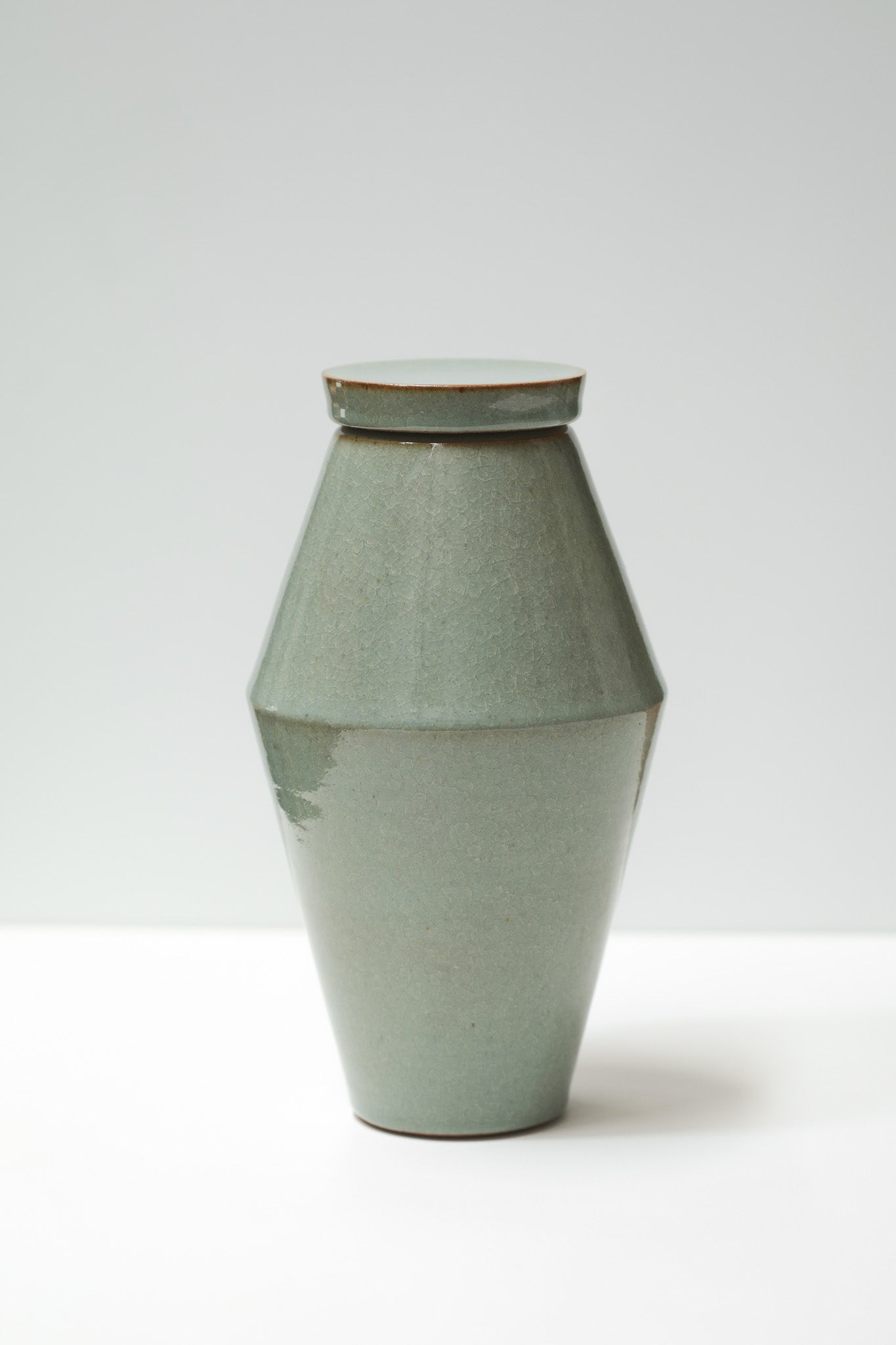Florian Gadsby: Tall Angular Lidded Jar