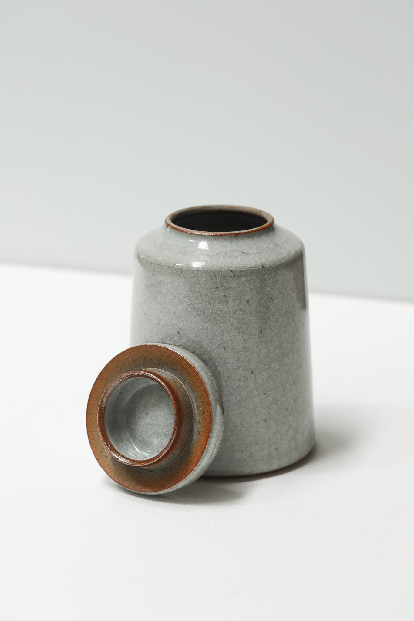Florian Gadsby: Angular Lidded Urn