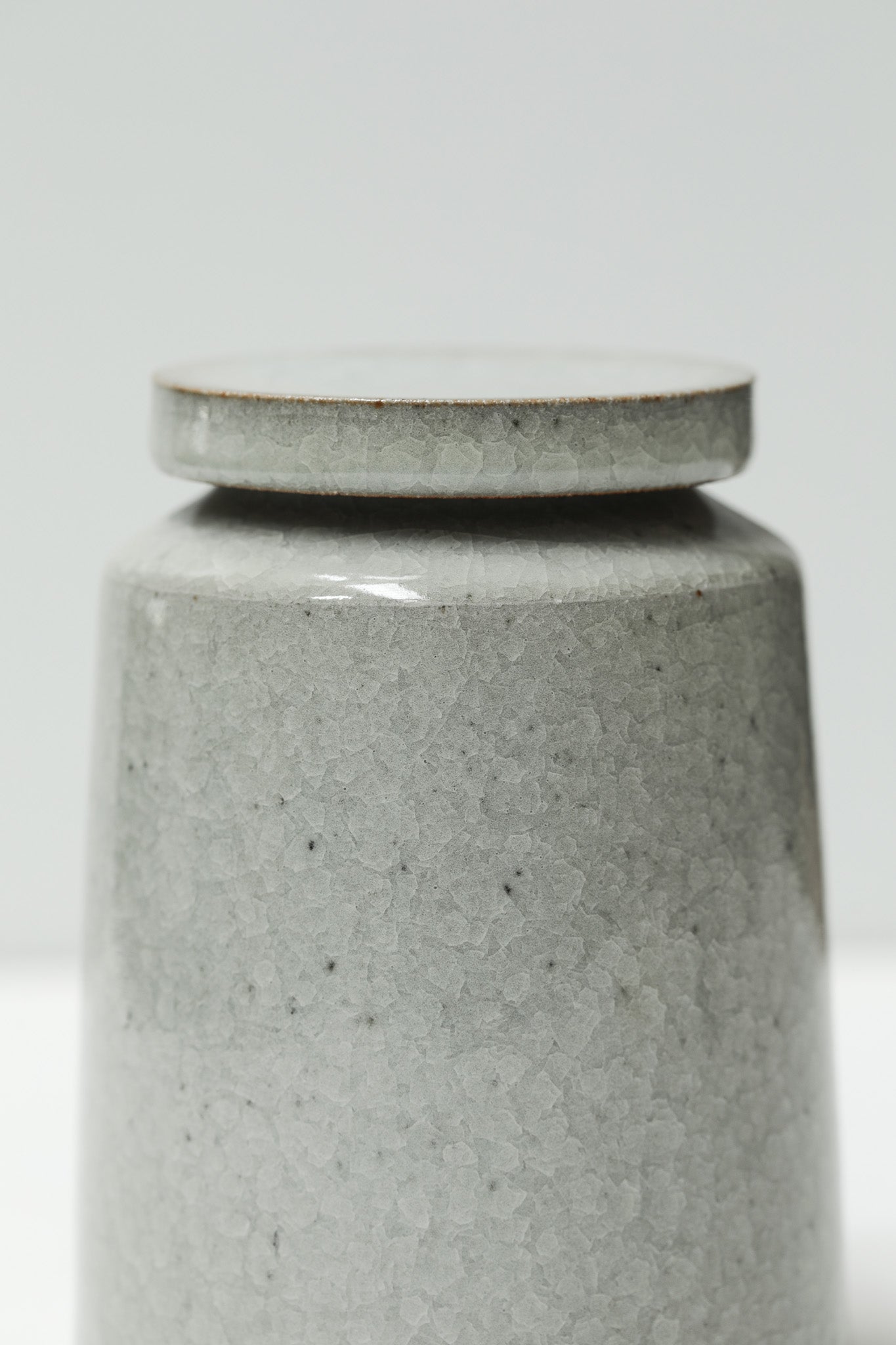 Florian Gadsby: Angular Lidded Urn