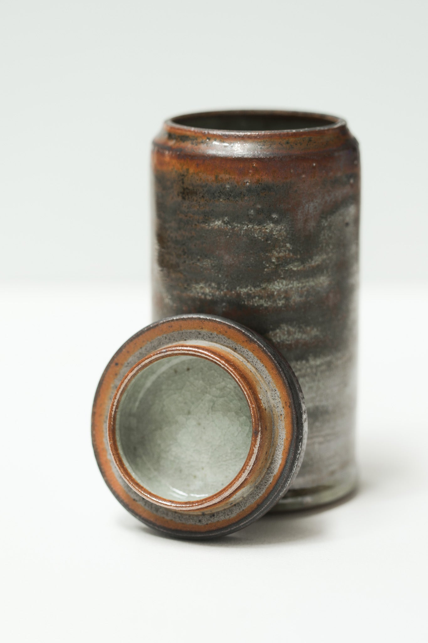 Florian Gadsby: Cylindrical Lidded Jar