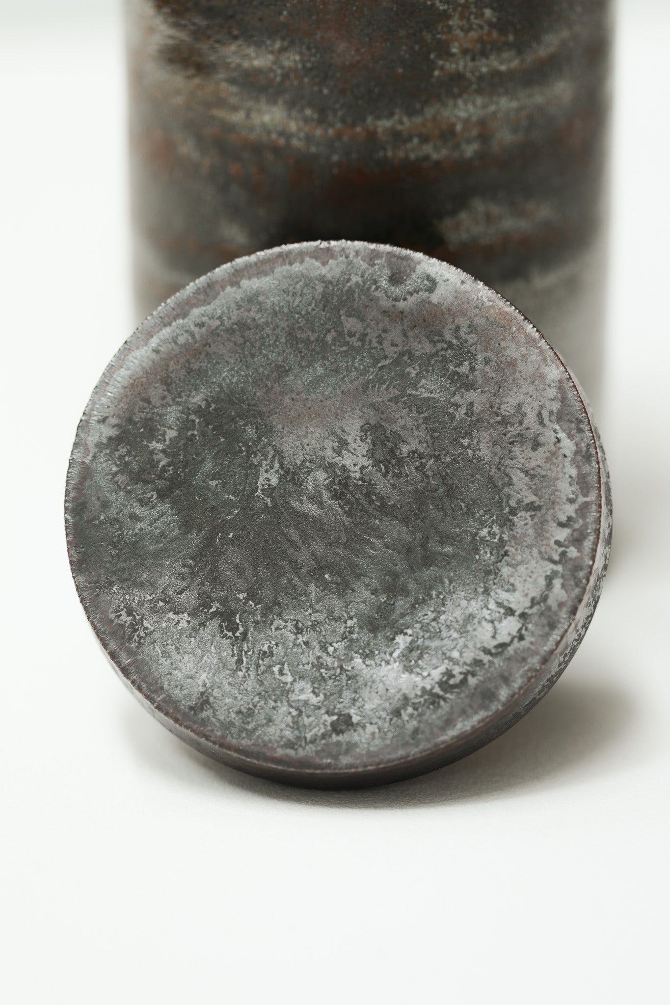Florian Gadsby: Cylindrical Lidded Jar