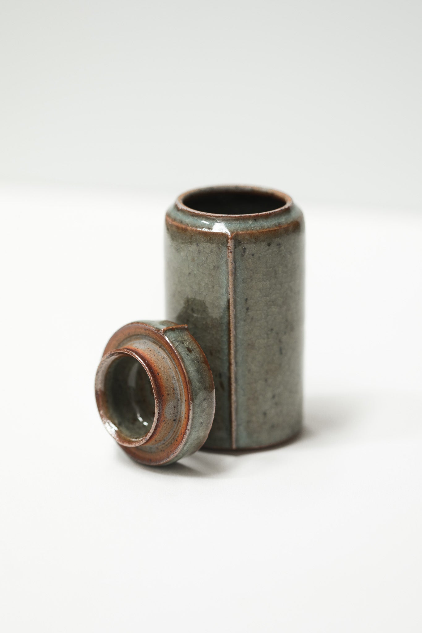 Florian Gadsby: Small Lined Lidded Jar