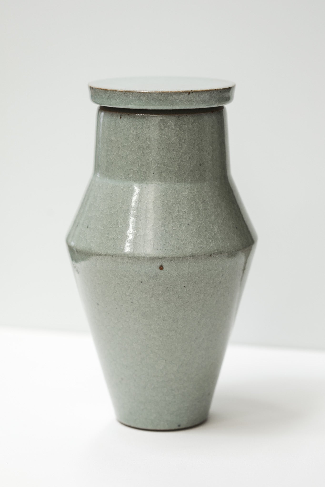 Florian Gadsby: Large Angular Lidded Urn