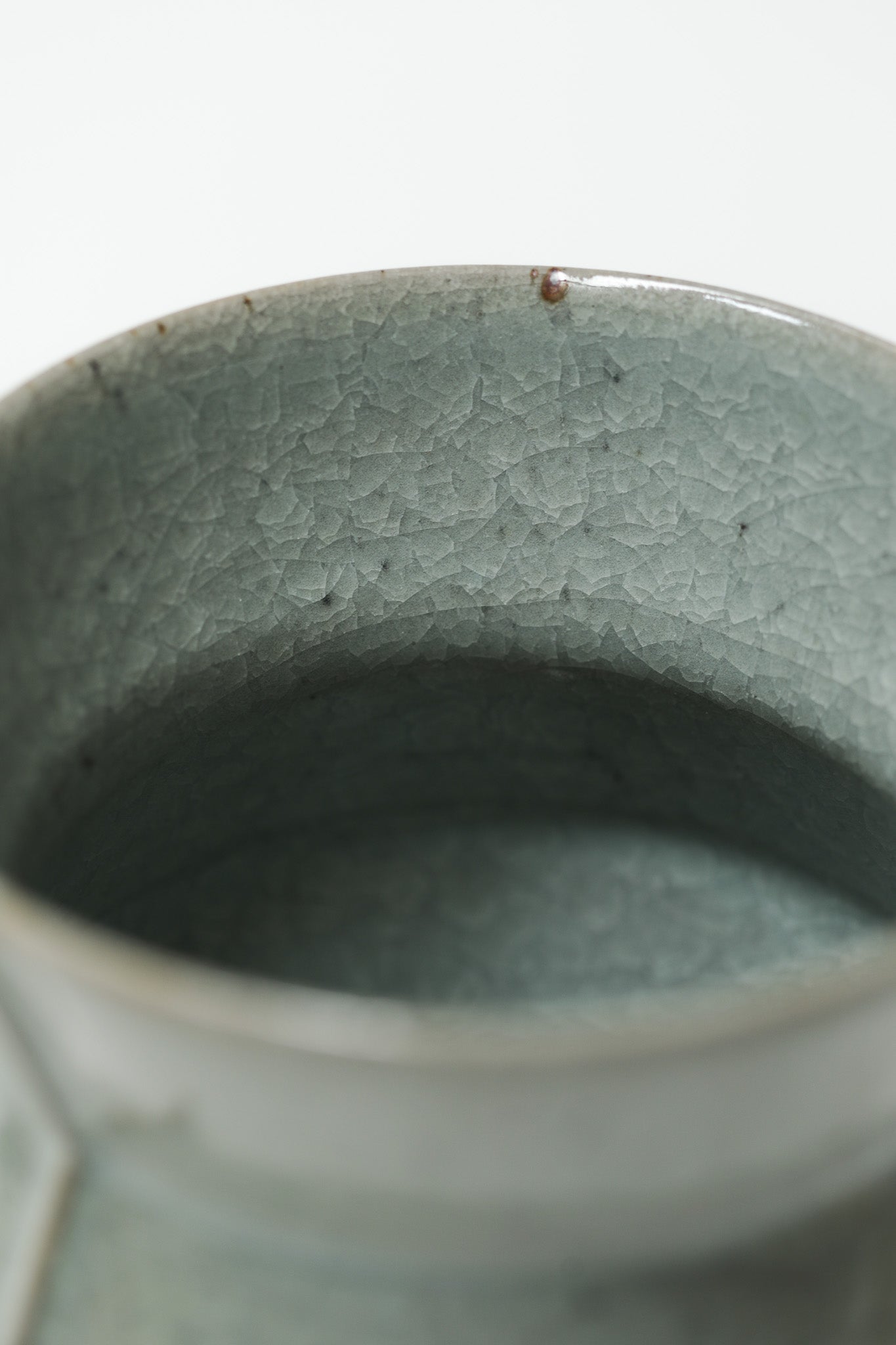 Florian Gadsby: Lined Vase