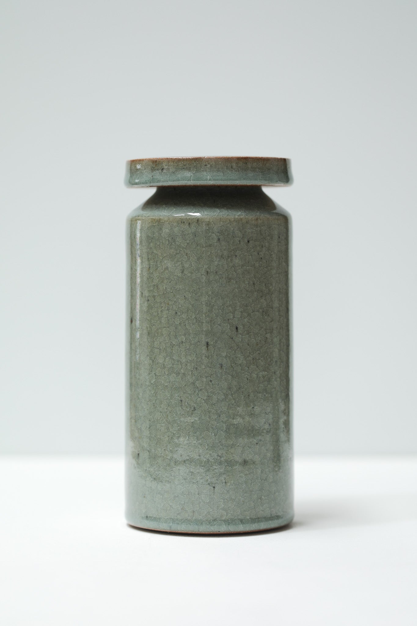 Florian Gadsby: Narrow Lidded Jar