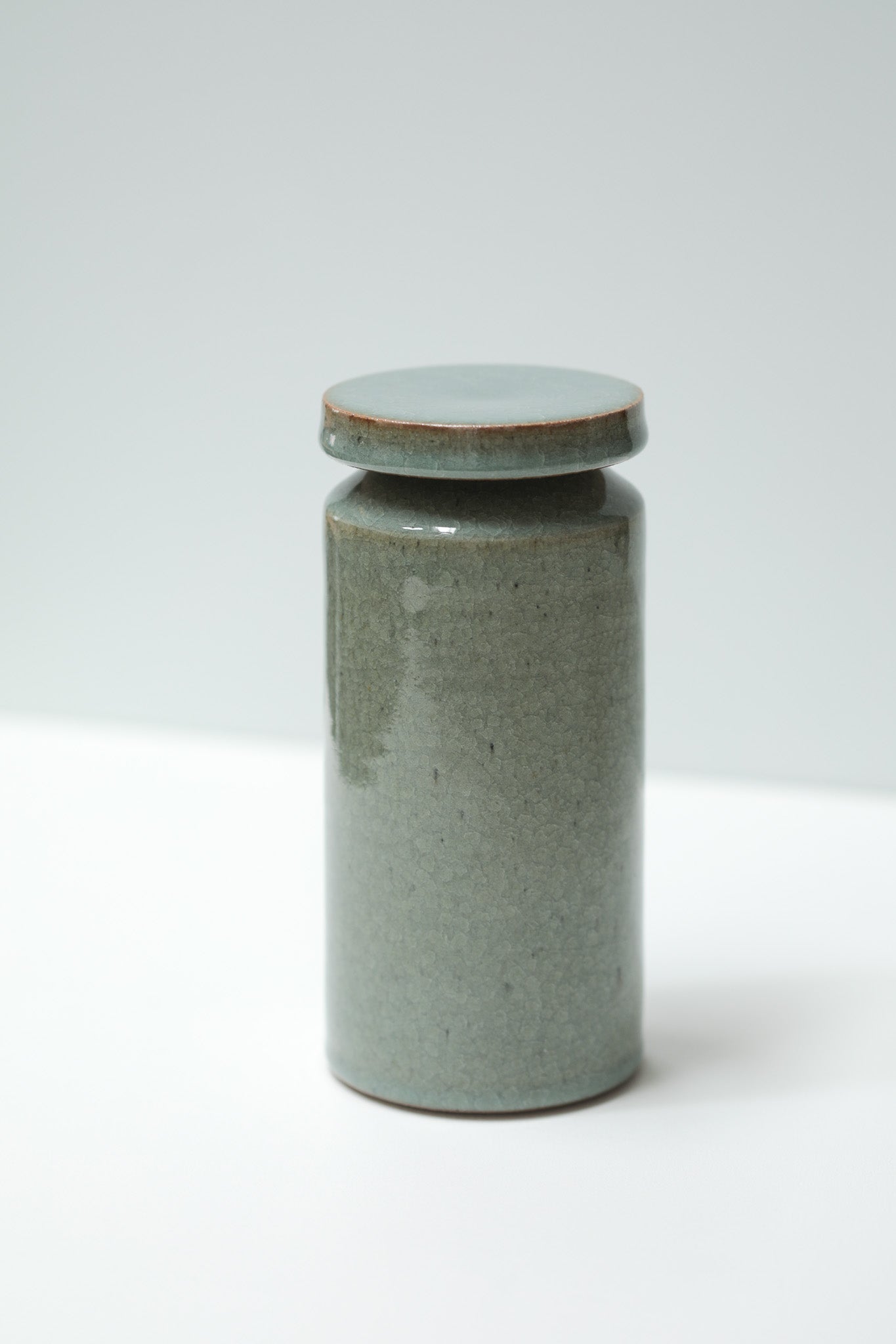 Florian Gadsby: Narrow Lidded Jar