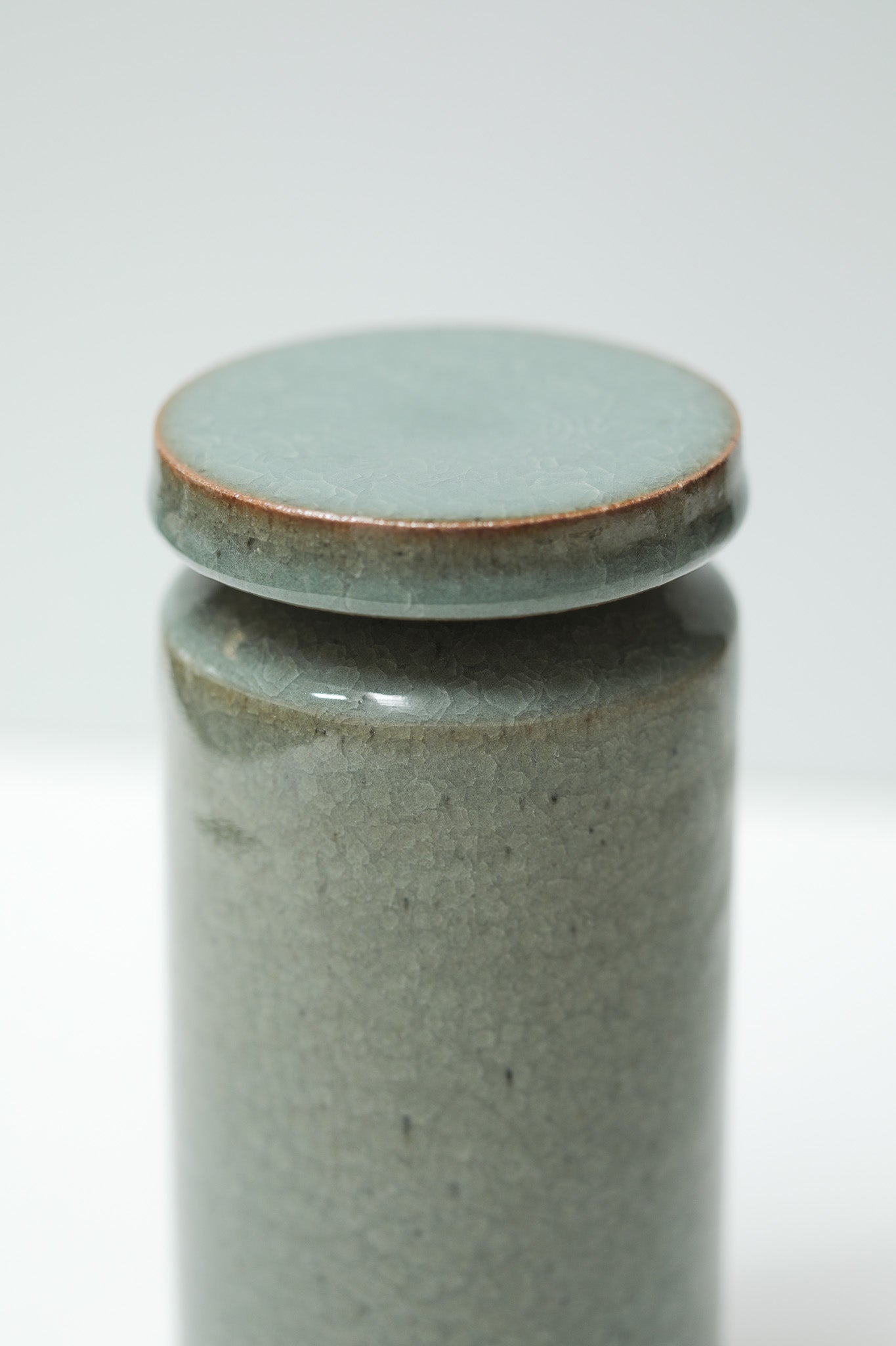 Florian Gadsby: Narrow Lidded Jar