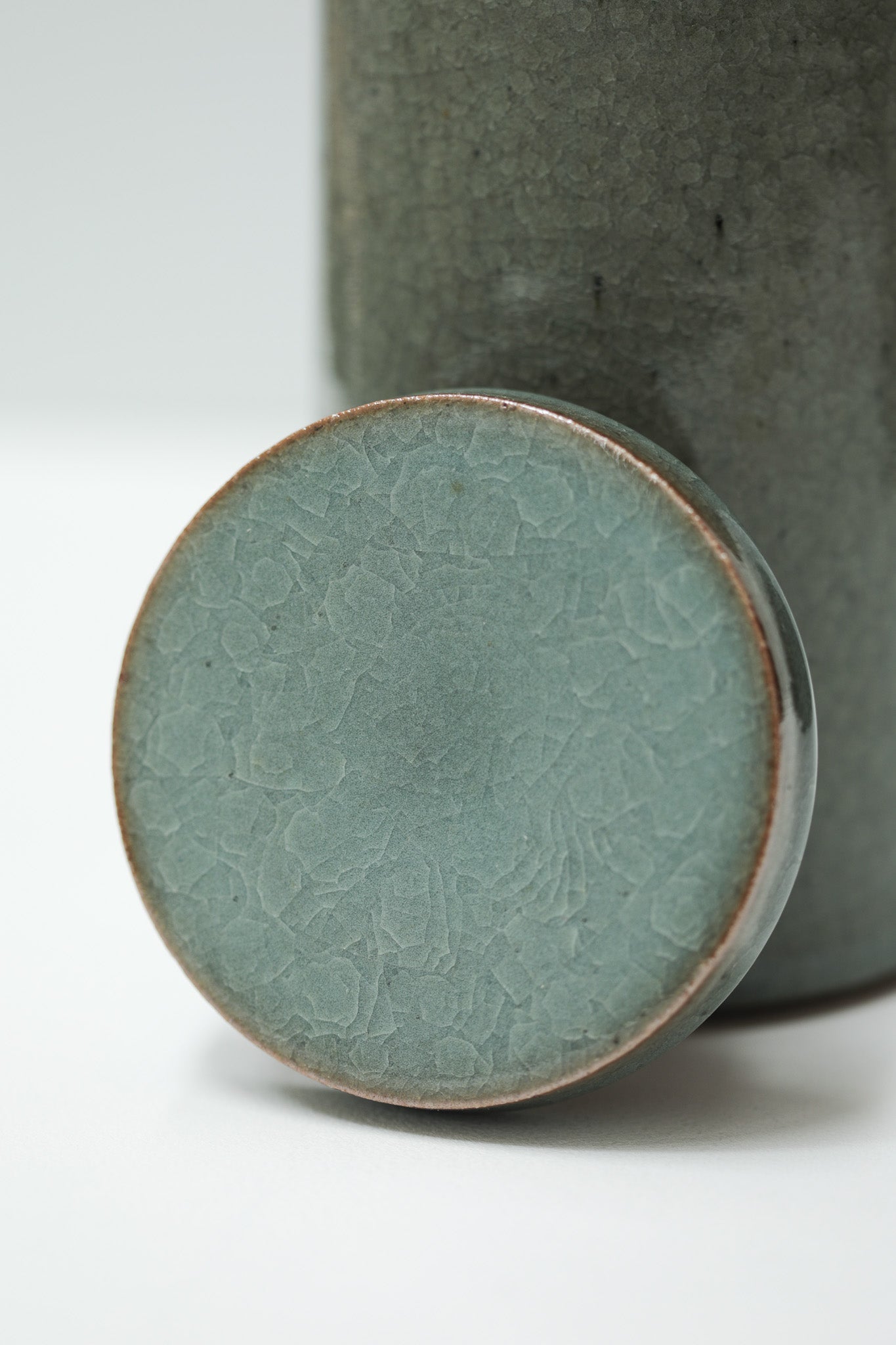 Florian Gadsby: Narrow Lidded Jar