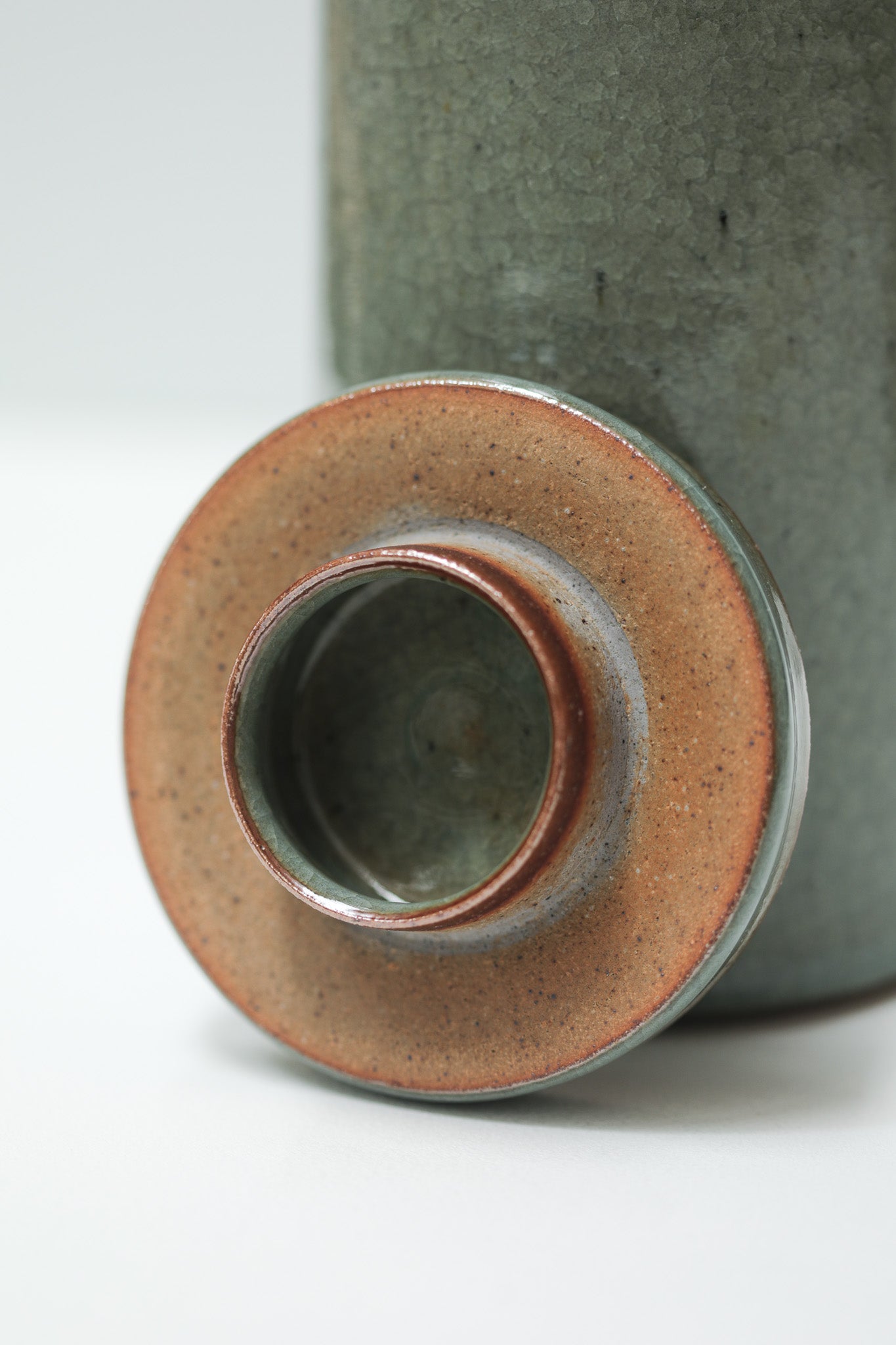 Florian Gadsby: Narrow Lidded Jar